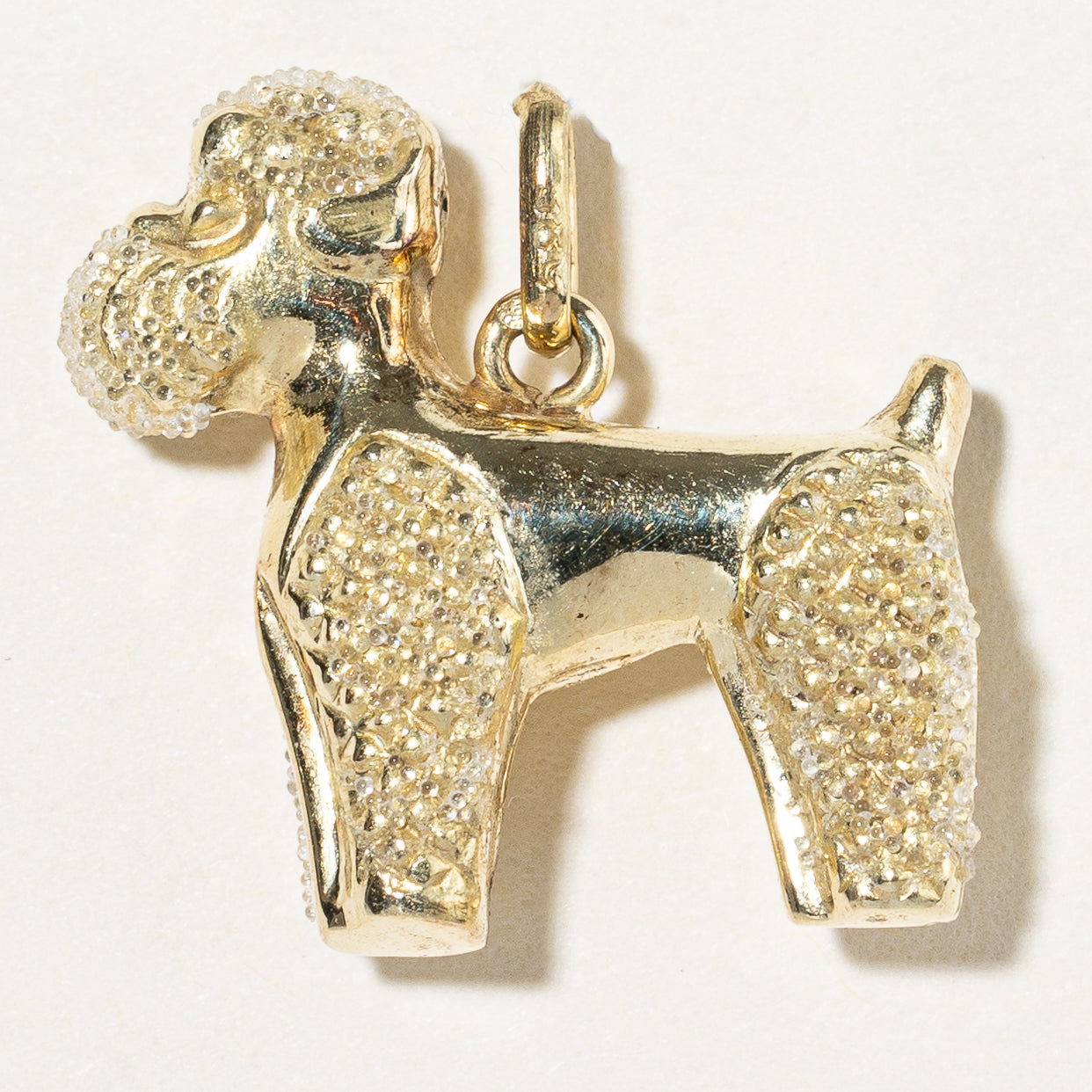 Breloque chien en or jaune 10 carats 