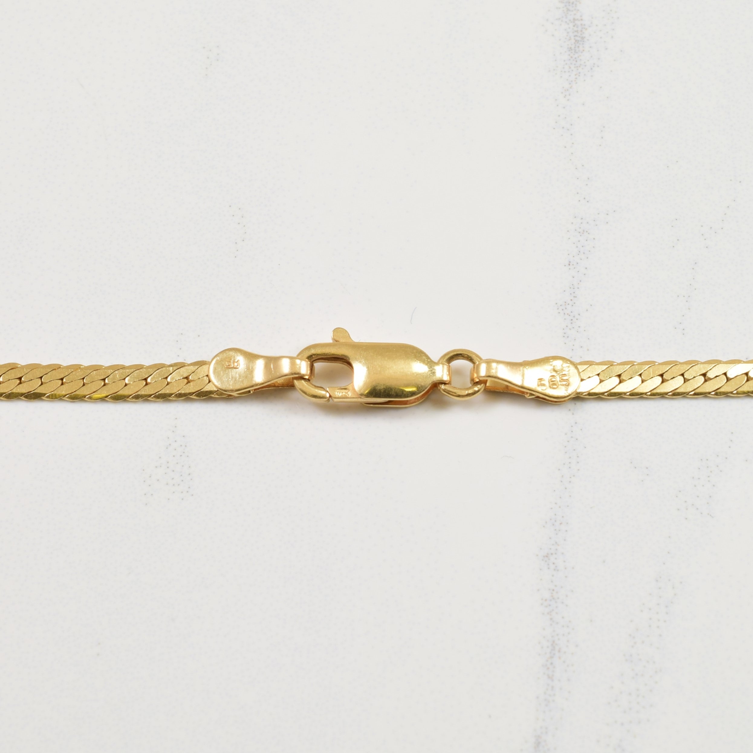 Collier à chevrons en diamants et saphirs bleus | 0,08 ct, 1,00 ct | 43 cm | 