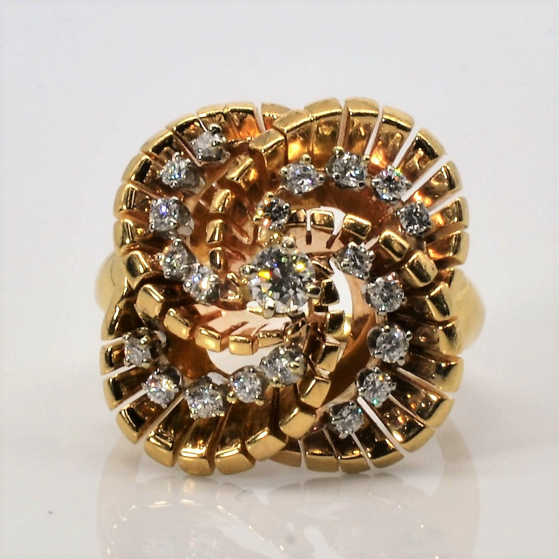 Bague en or sertie de diamants pavés en spirale | 0,60 ct | Taille 8,25 | 
