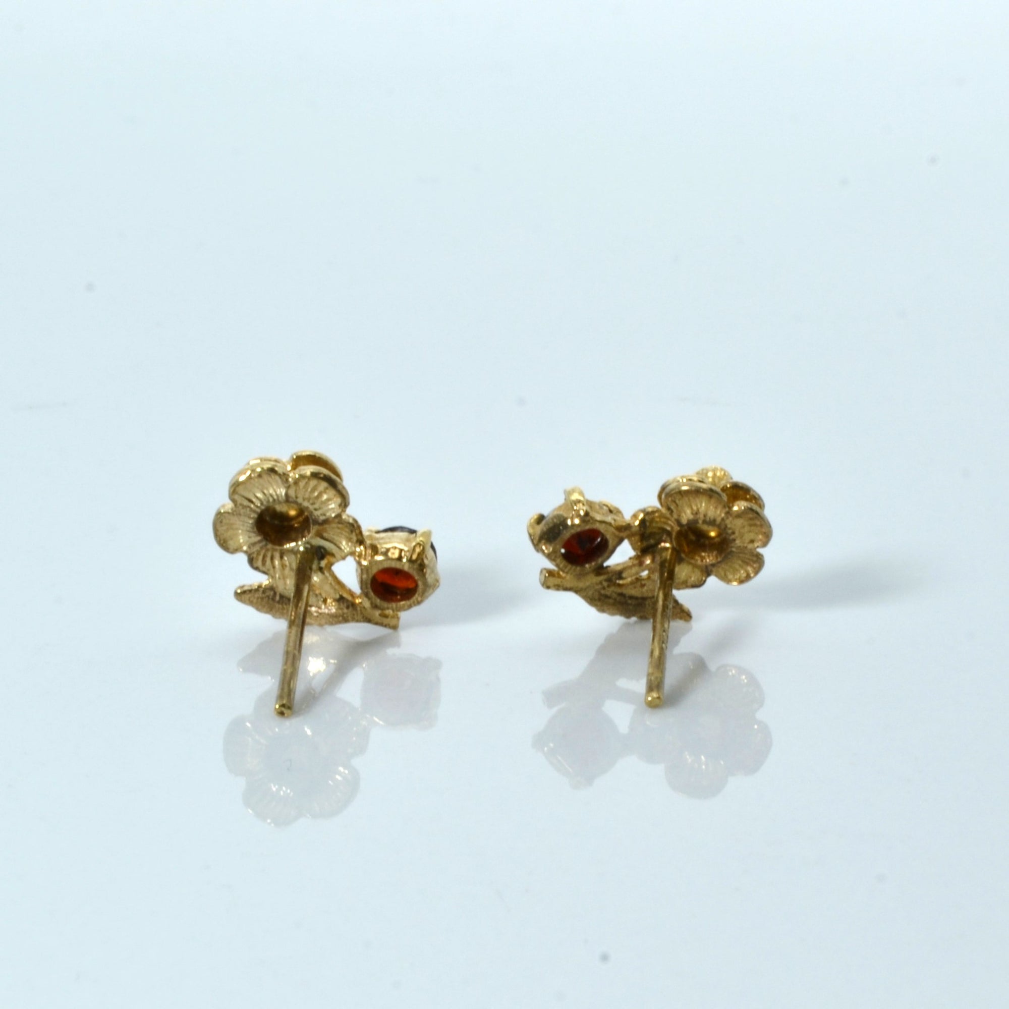 Flower Design Garnet Stud Earrings | 0.24ctw |