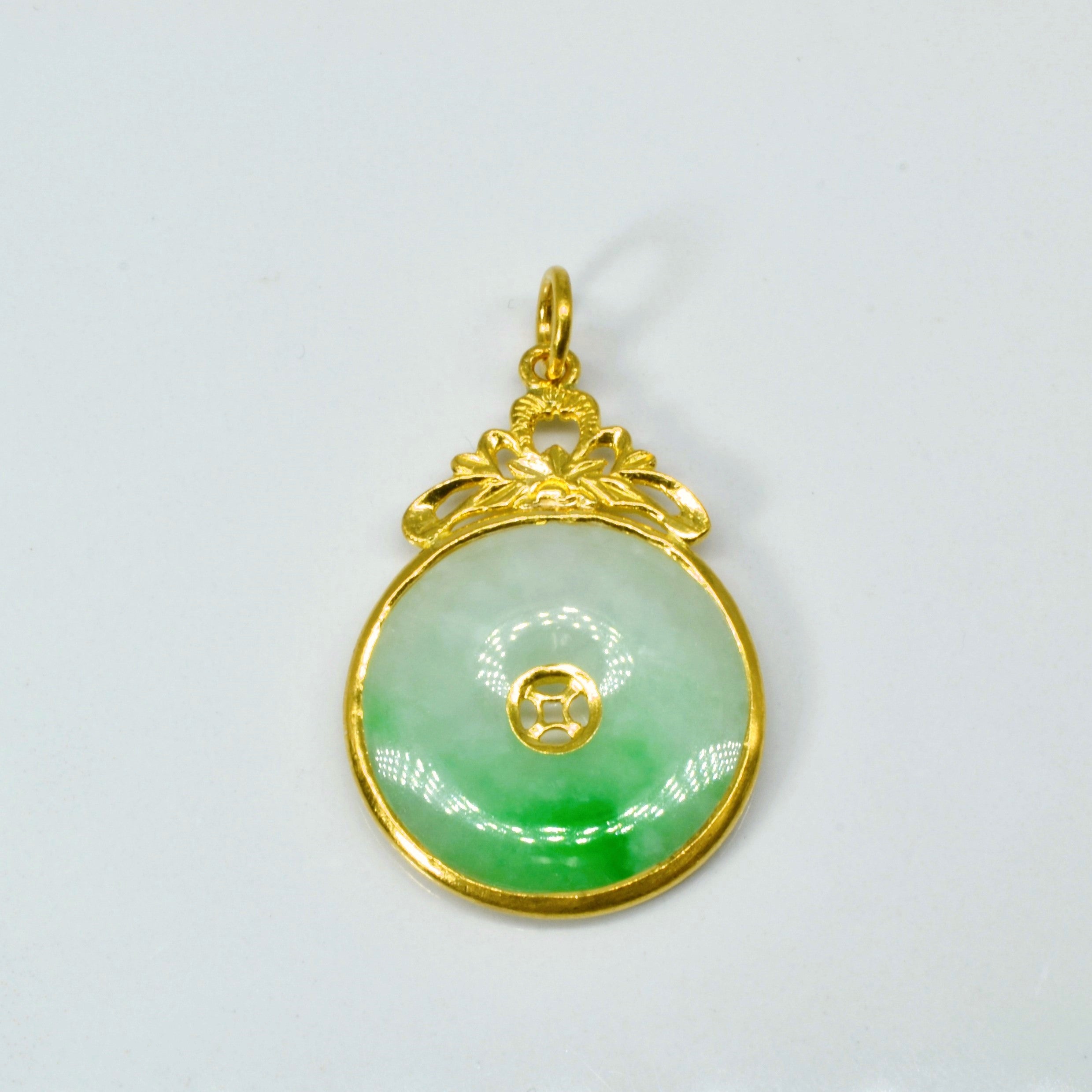 Pendentif en or filigrané de jadéite en forme de donut | 22,00 ct | 