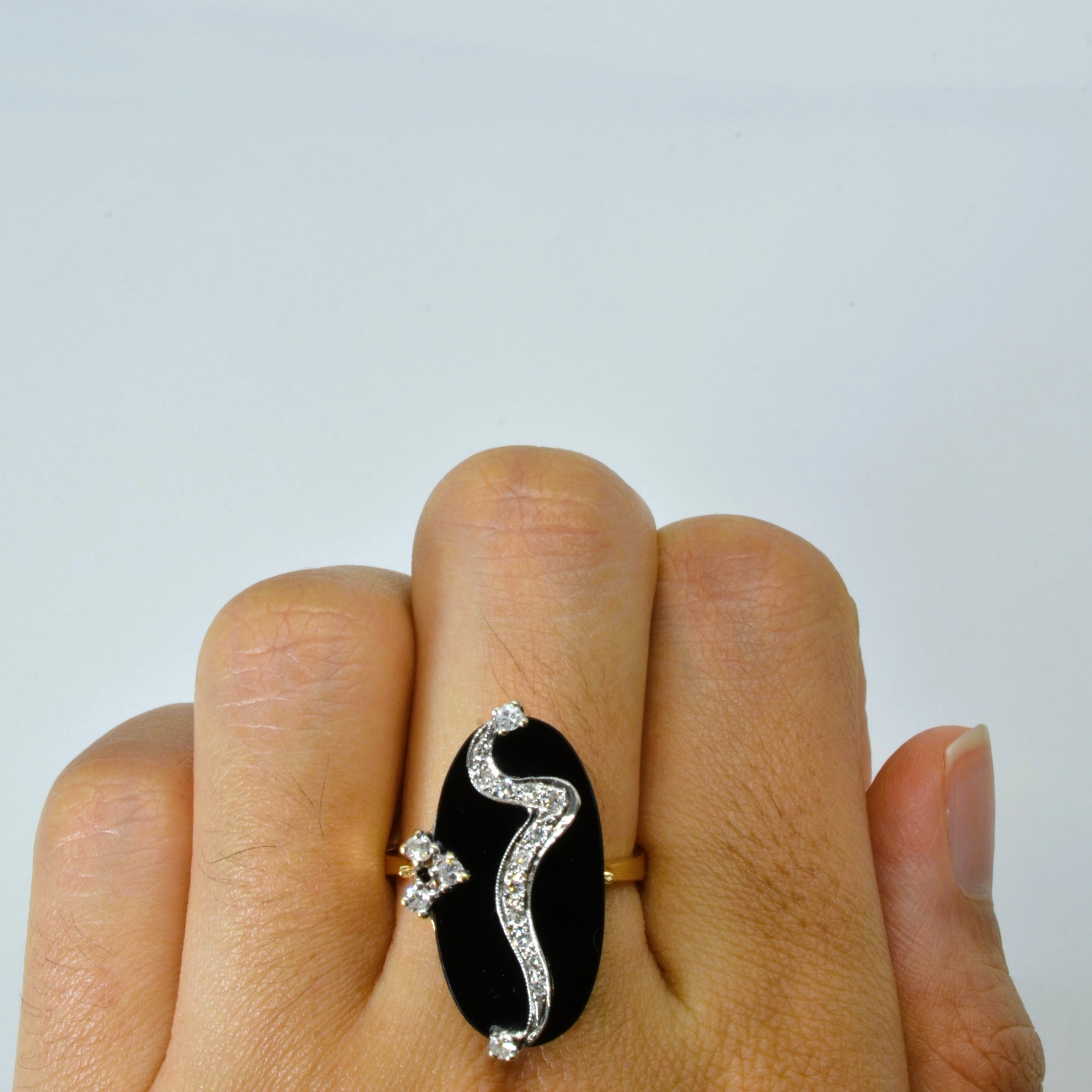 Bague cocktail en onyx et diamants | 7,75 ct | 0,24 ct au total | Taille 8,5 | 