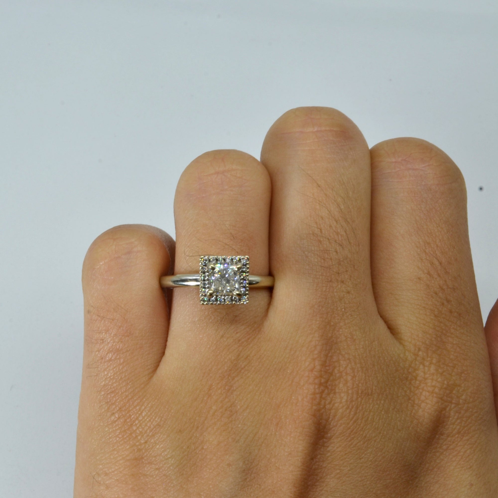 Halo Diamond Engagement Ring | 0.93ctw | SZ 7 |