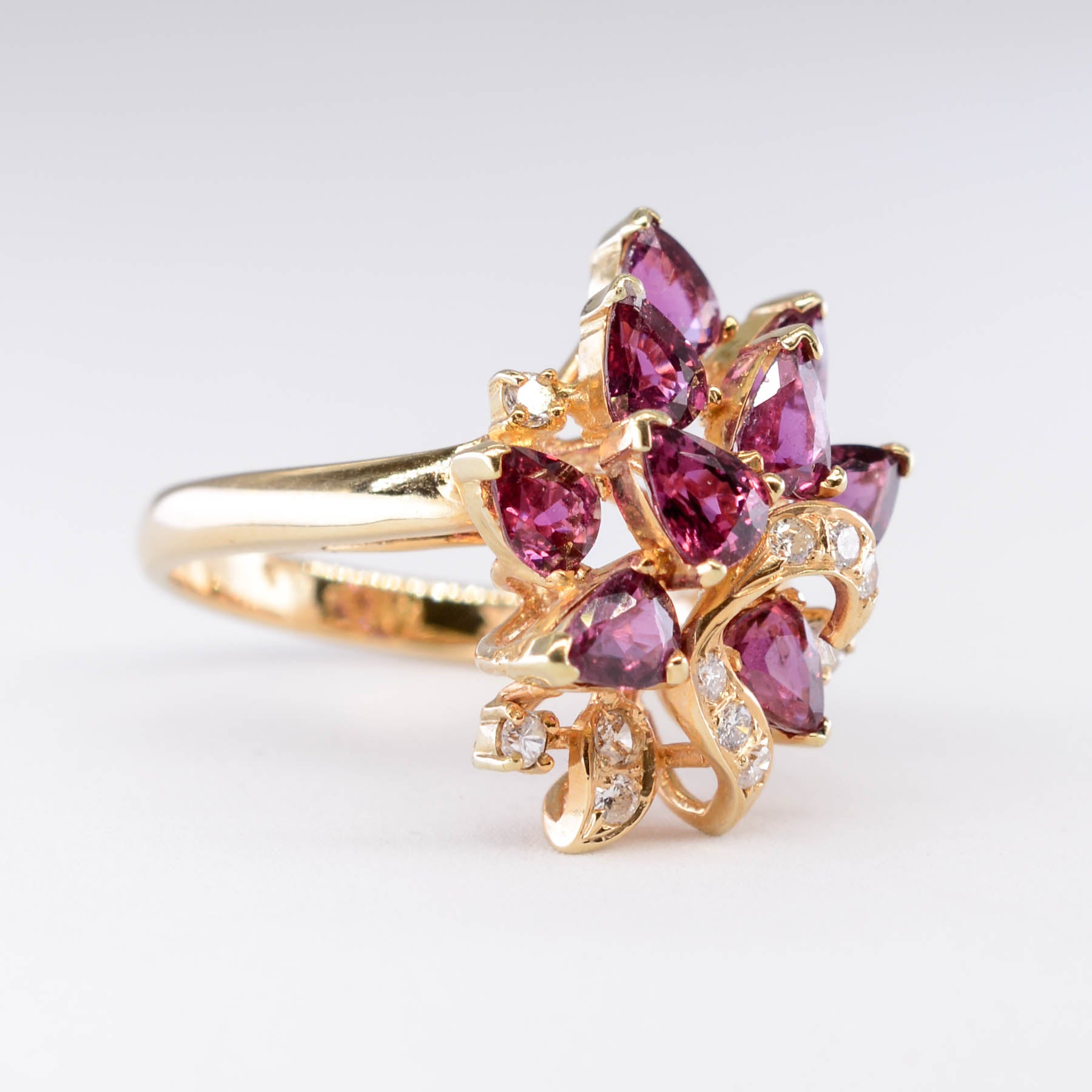 Bague rubis taille poire et diamants | 2,82 ct, 0,20 ct | Taille 6,5 | 
