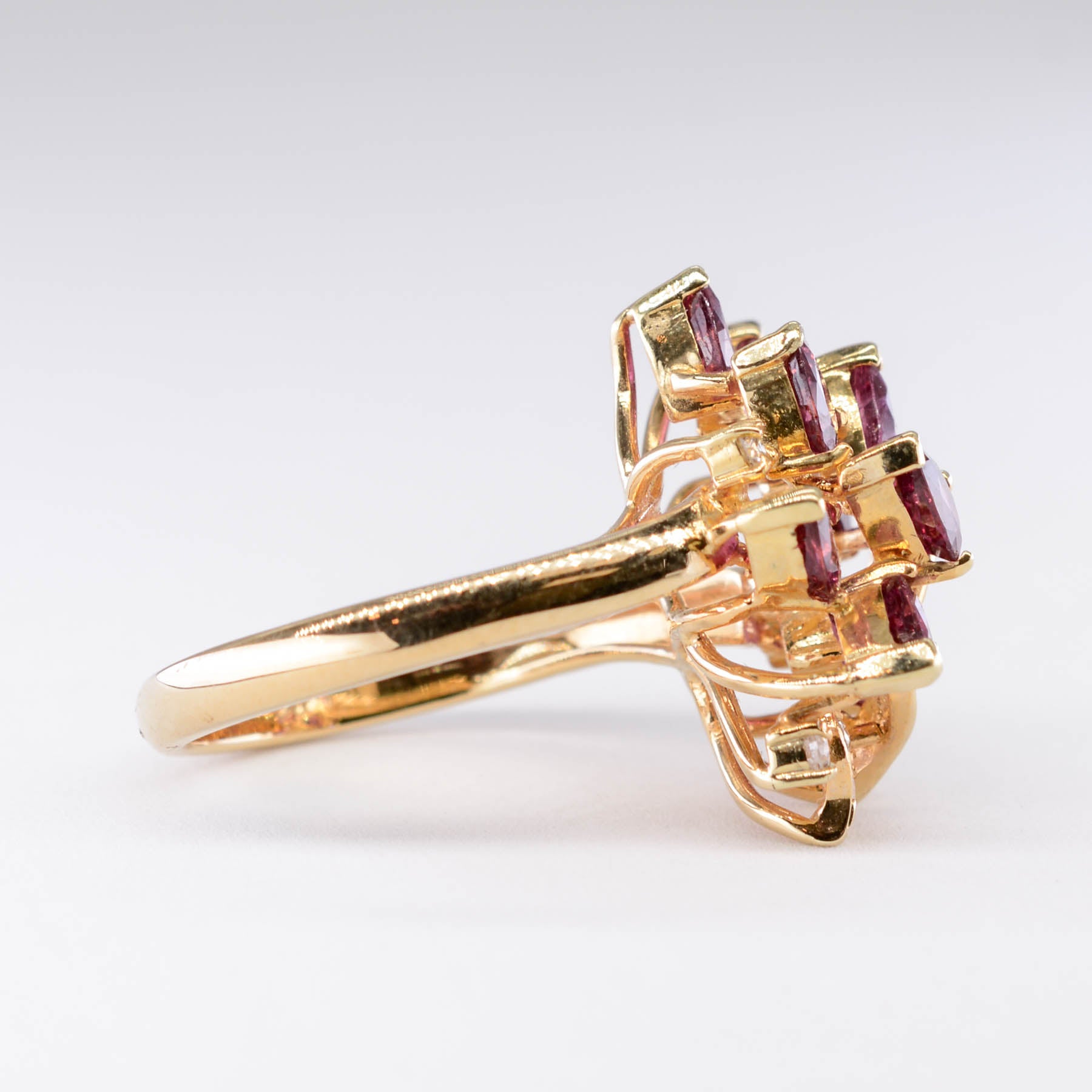Bague rubis taille poire et diamants | 2,82 ct, 0,20 ct | Taille 6,5 | 