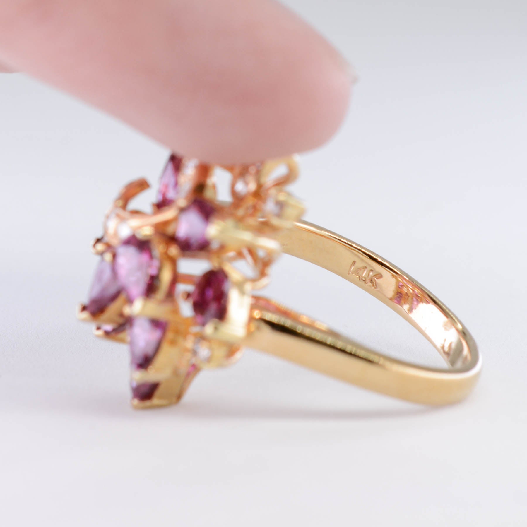 Bague rubis taille poire et diamants | 2,82 ct, 0,20 ct | Taille 6,5 | 