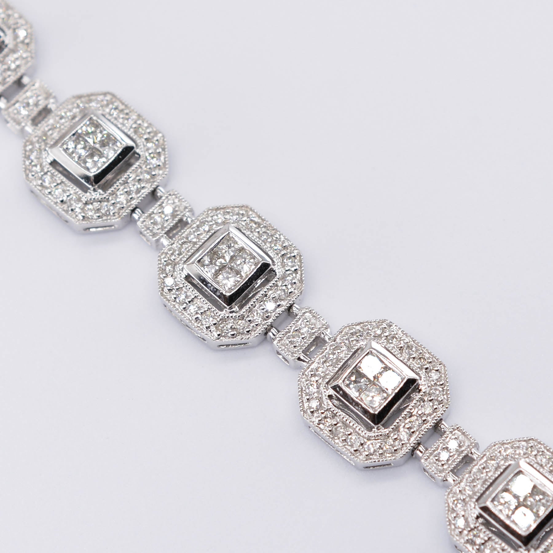 Bracelet en diamants halo géométrique d'inspiration Art déco | 2,40 ct | 6,5" | 