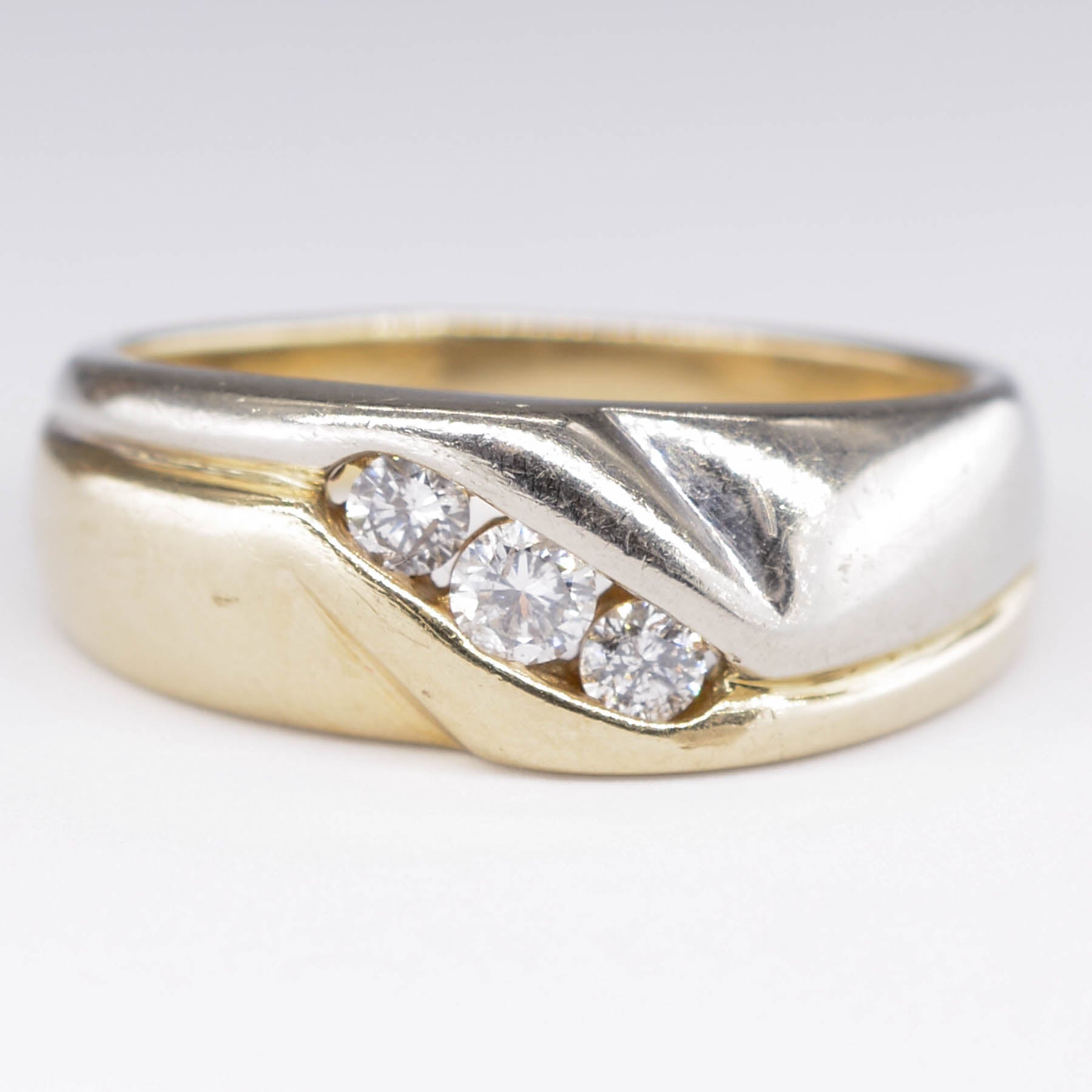 Two Toned Diamond Ring | 0.26ctw | SZ 9.5 |