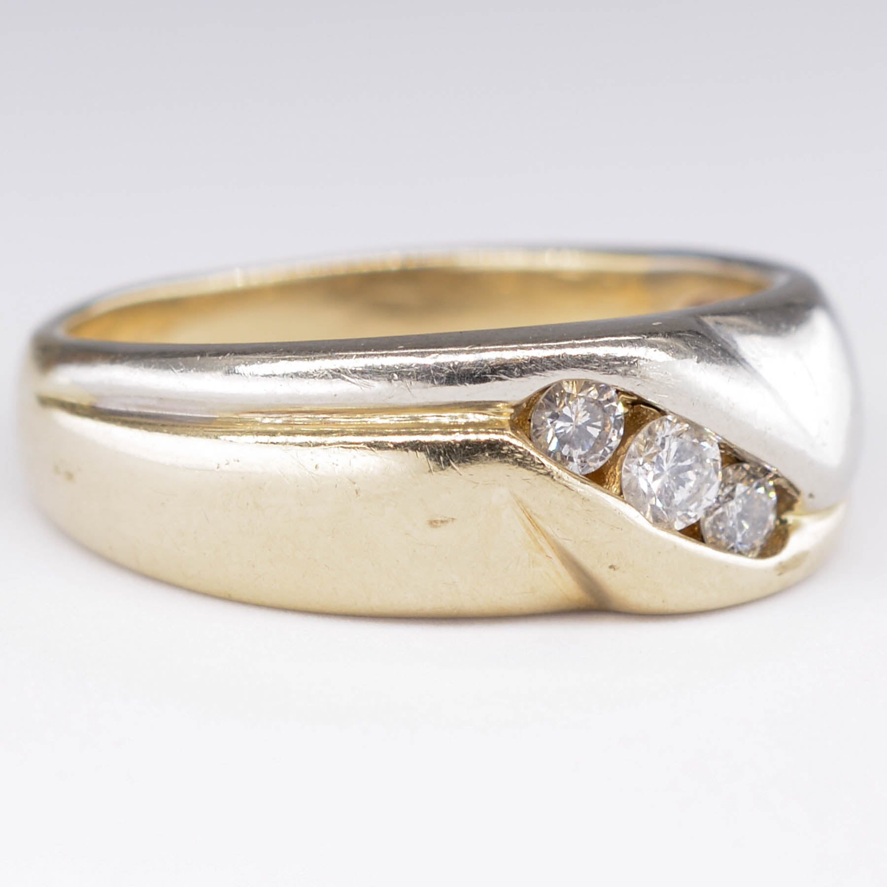 Two Toned Diamond Ring | 0.26ctw | SZ 9.5 |
