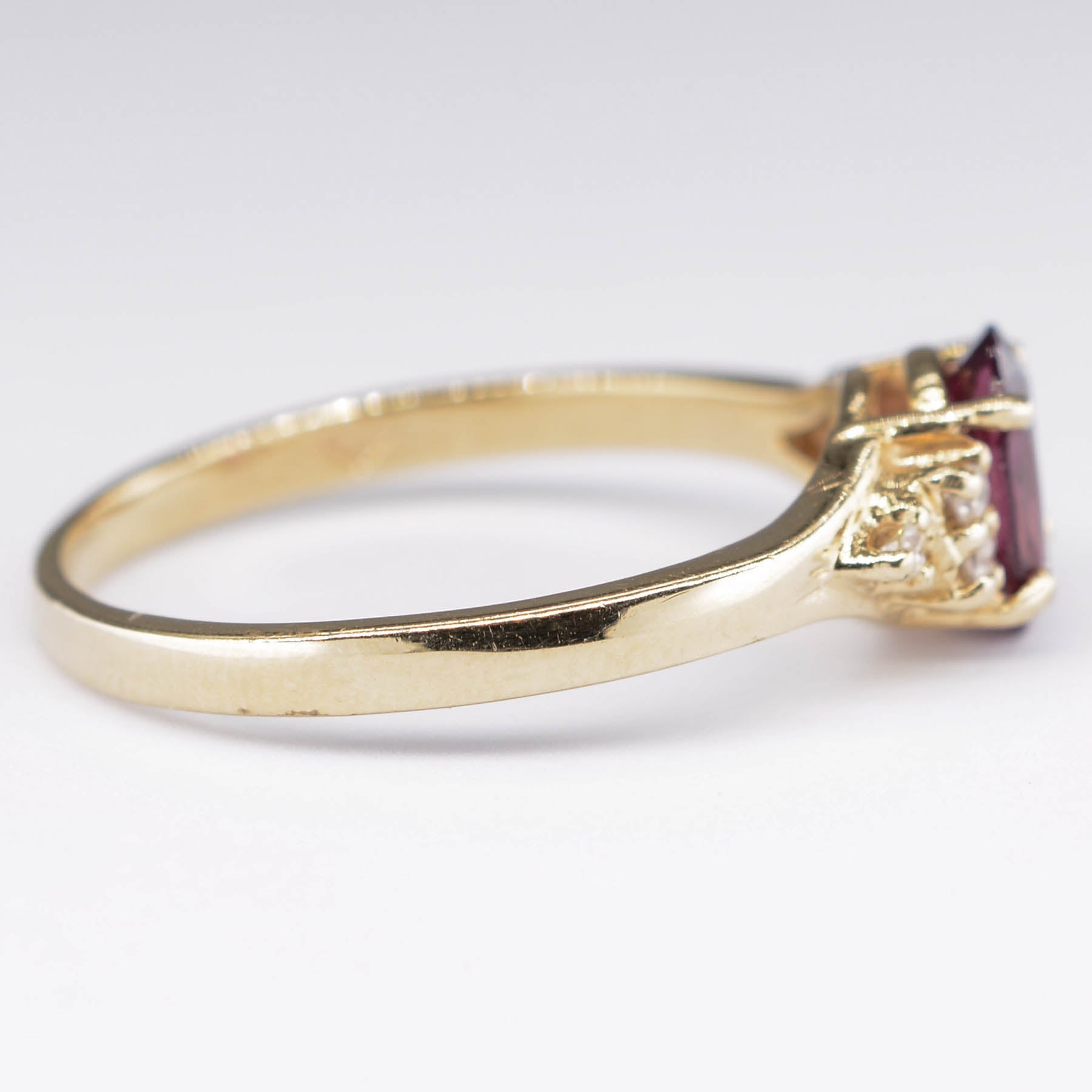 Purple Garnet & Diamond Ring | 0.85ct, 0.06ctw | SZ 7.25 |
