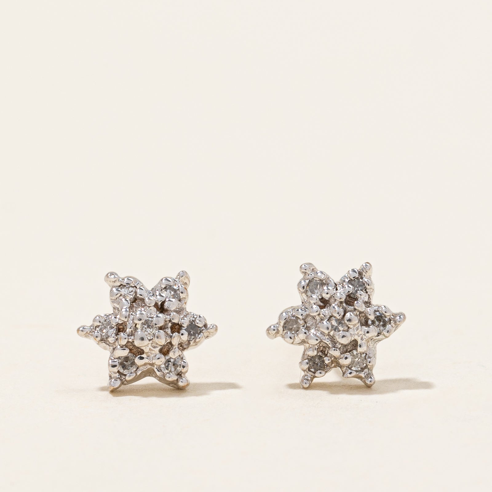 Boucles d'oreilles puces en forme d'étoile en diamant | 0,07 ct | 