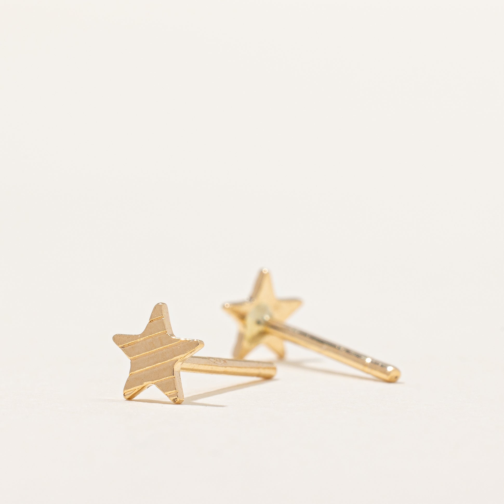 18k Yellow Gold Star Earrings