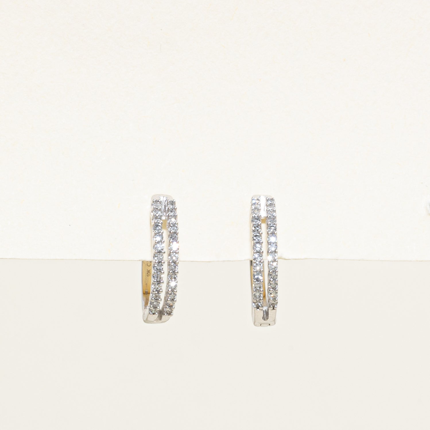 Boucles d'oreilles créoles double rangée de diamants sertis pavé