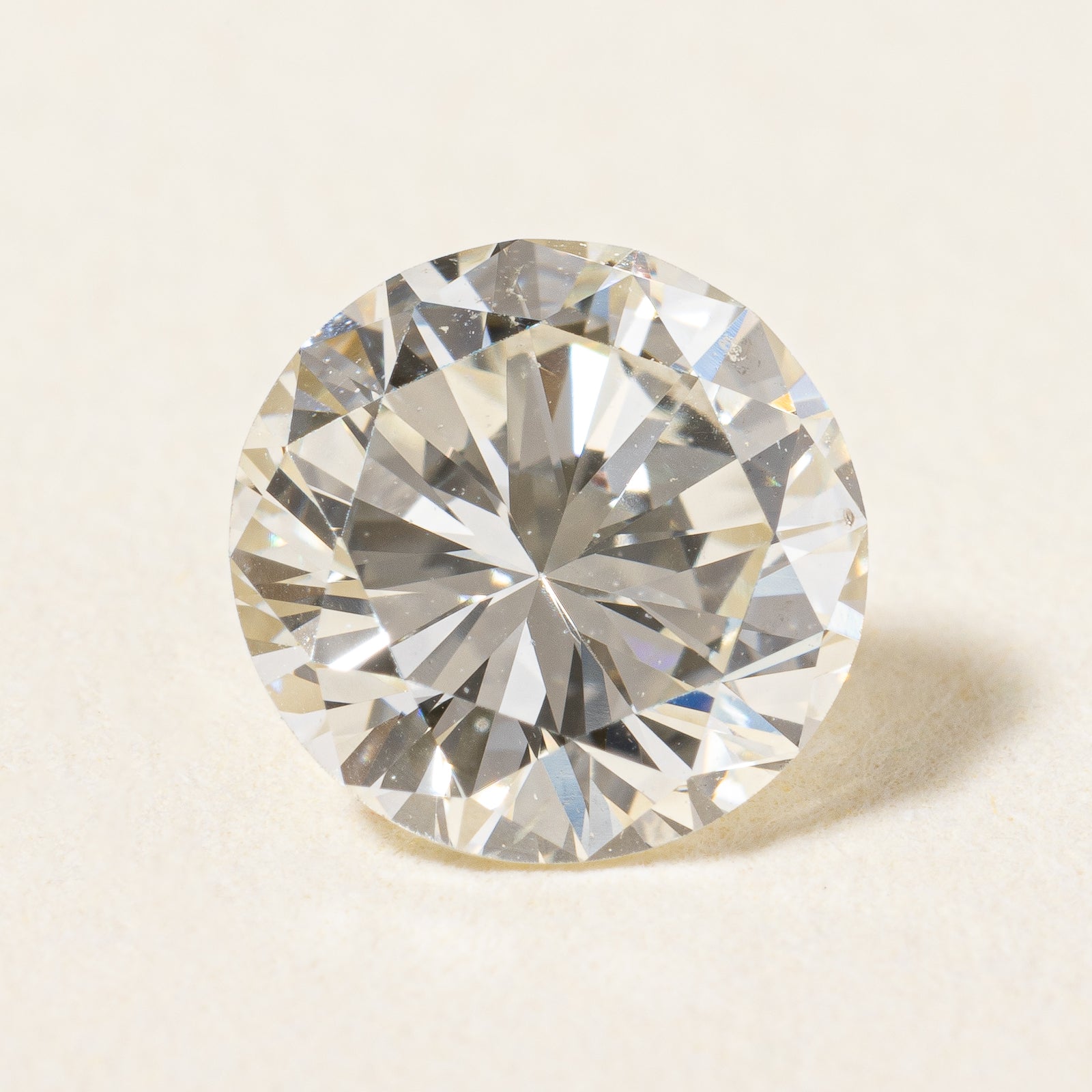 Diamant rond brillant naturel certifié GIA | 0,83 ct SI1 J | 