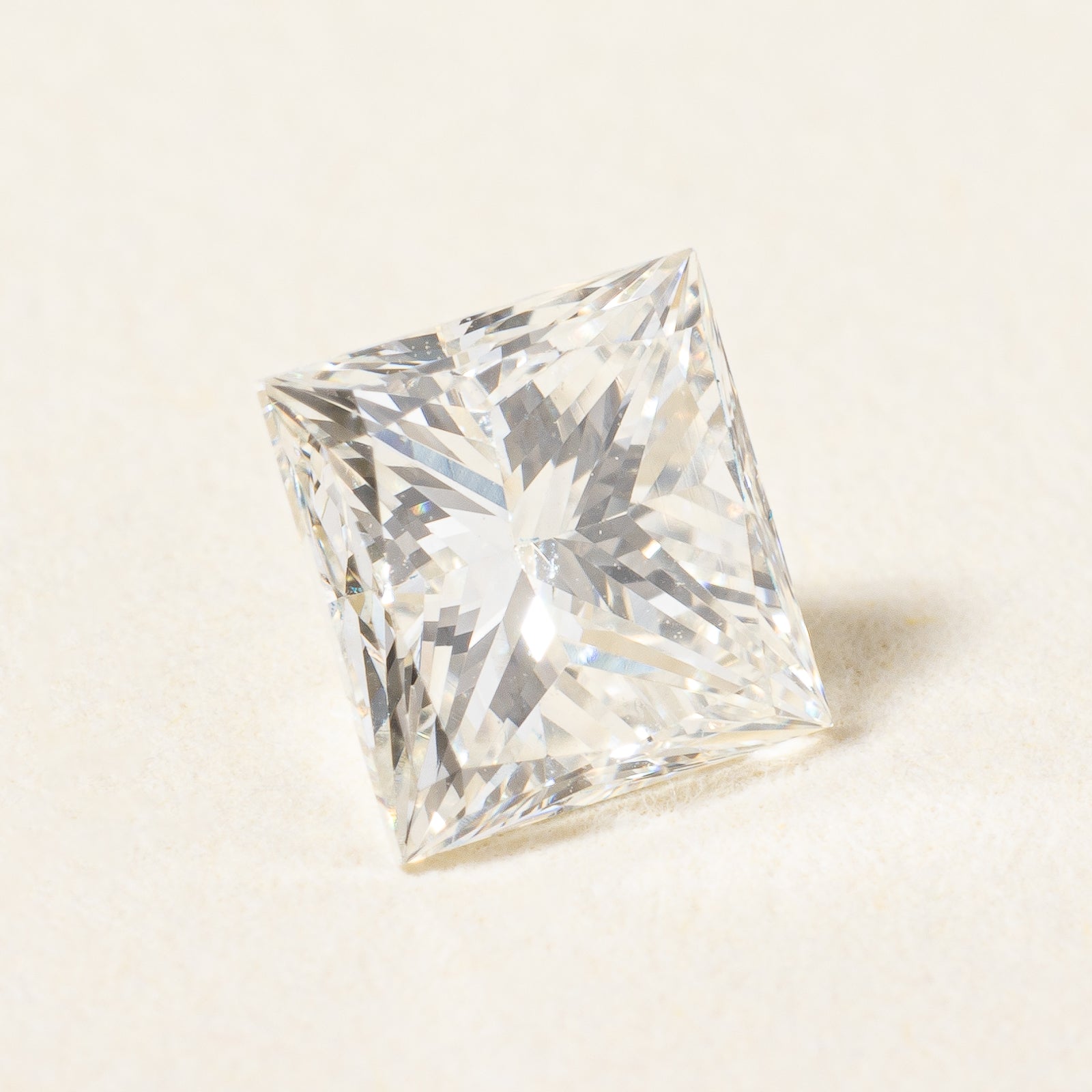 GIA-graded Princess Cut Natural Loose Diamond | GIA 0.54ct VVS2 J |