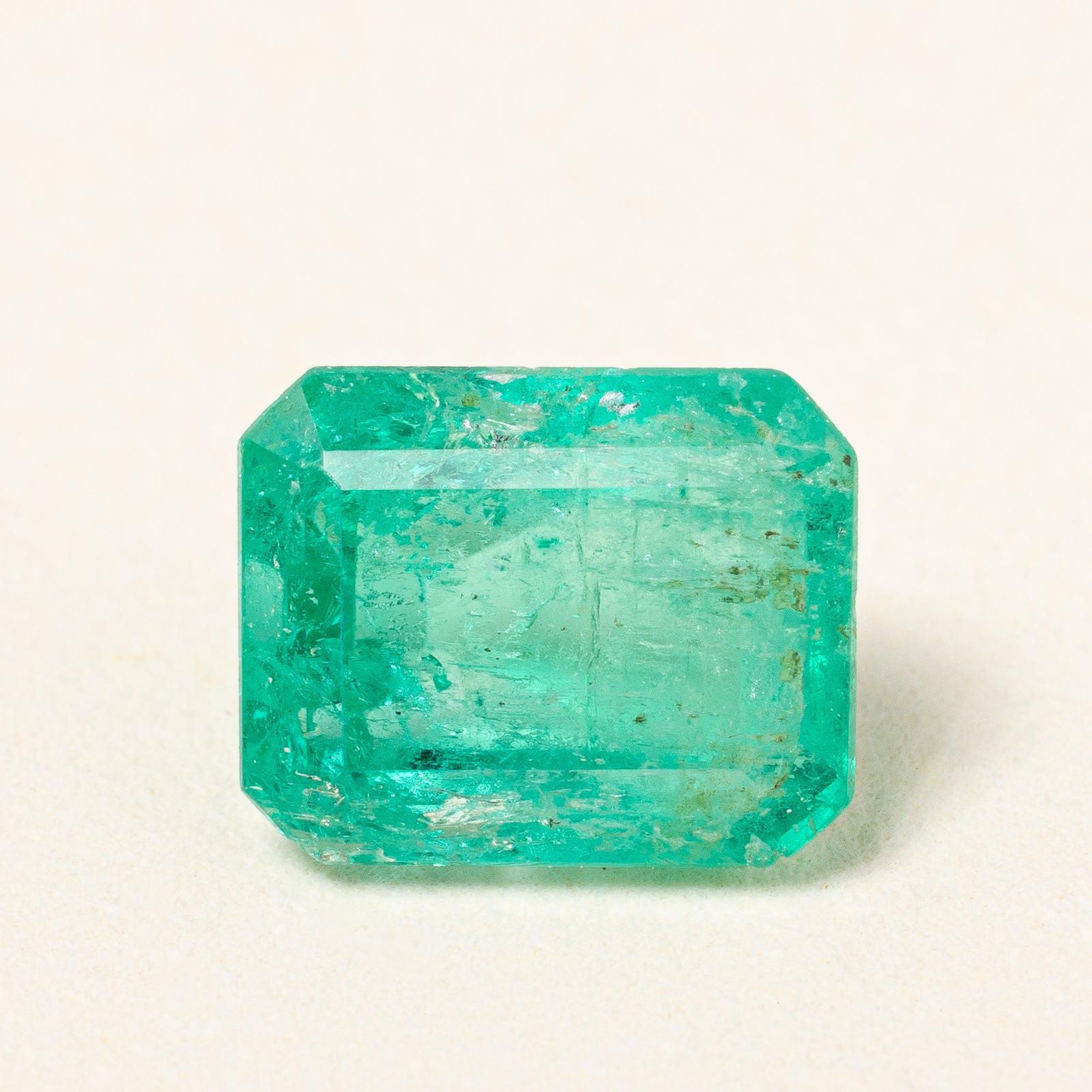 Émeraude taillée en escalier rectangulaire | 1,17 ct | 