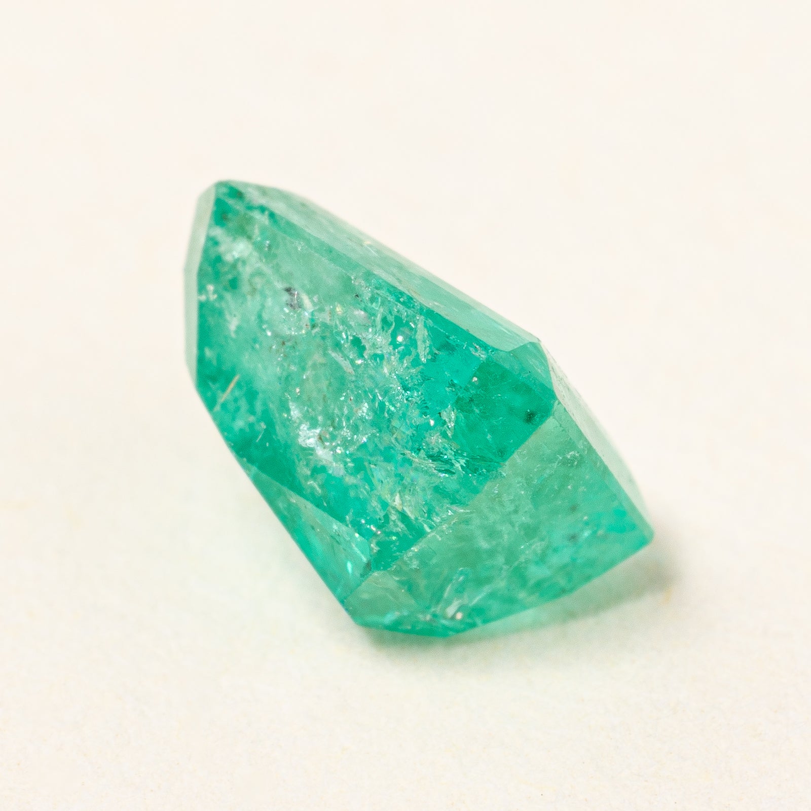 Émeraude taillée en escalier rectangulaire | 1,17 ct | 