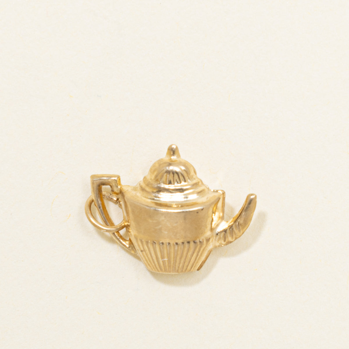 1971 London 9k Grooved Teapot Charm