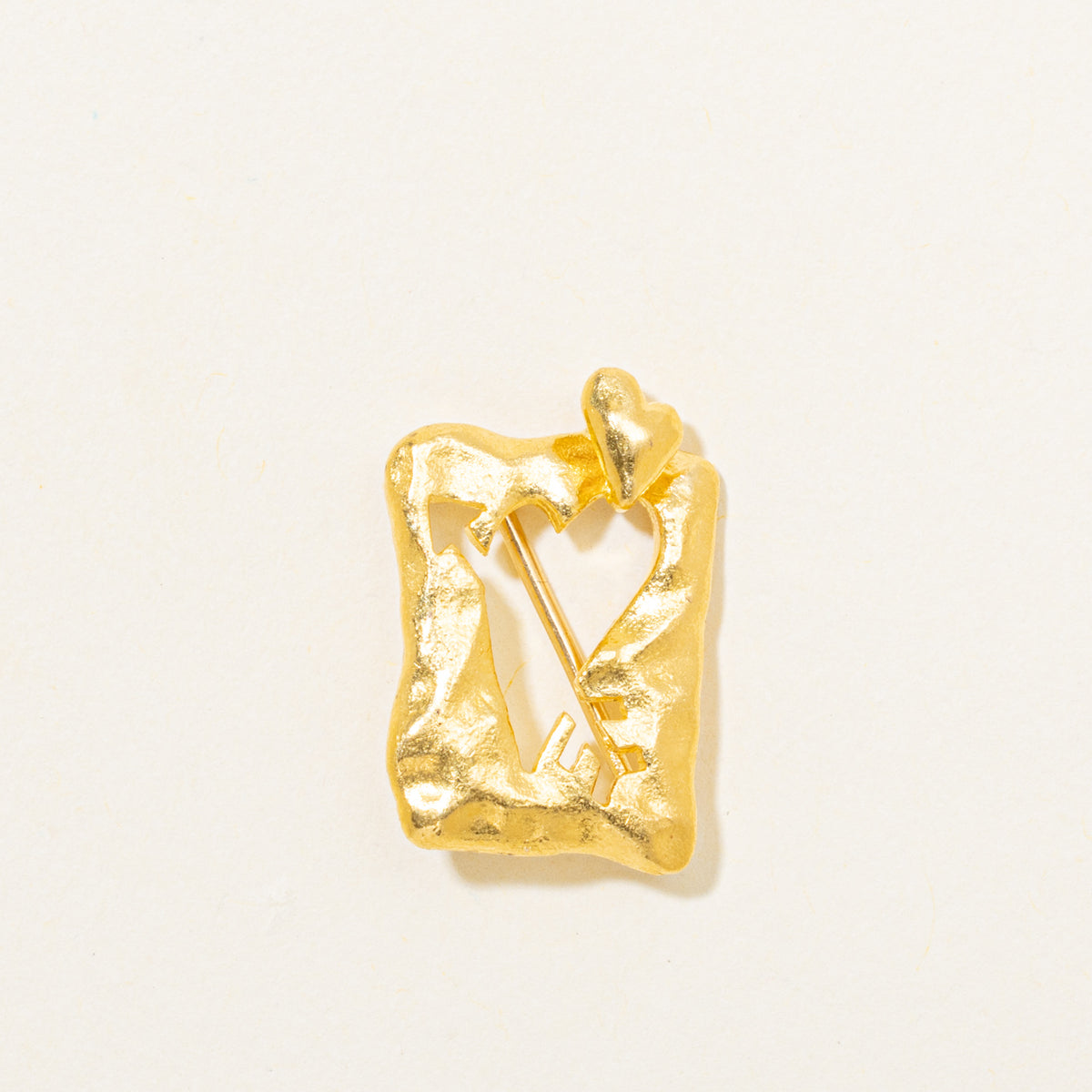 24k Yellow Gold Heart & Arrow Brooch