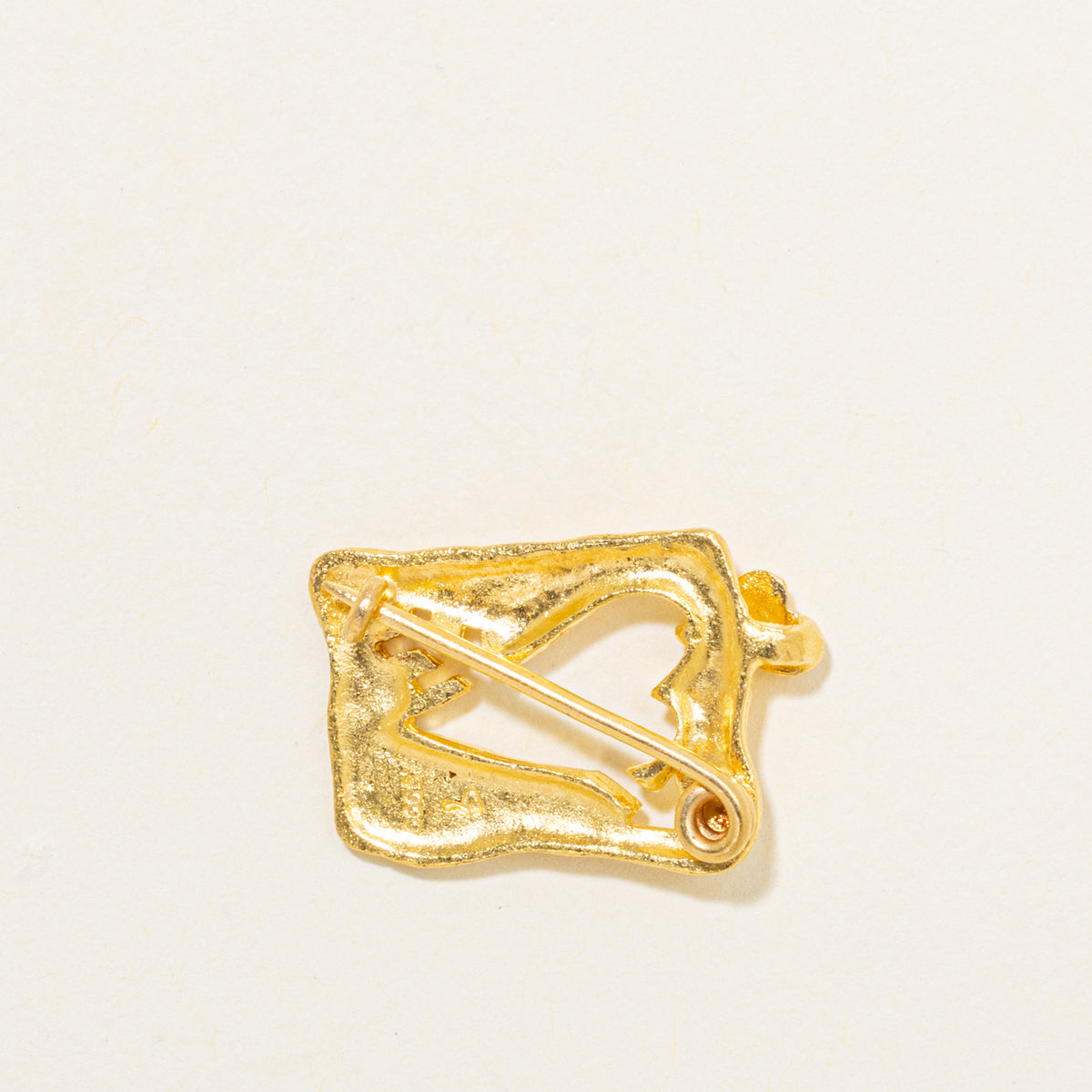 24k Yellow Gold Heart & Arrow Brooch