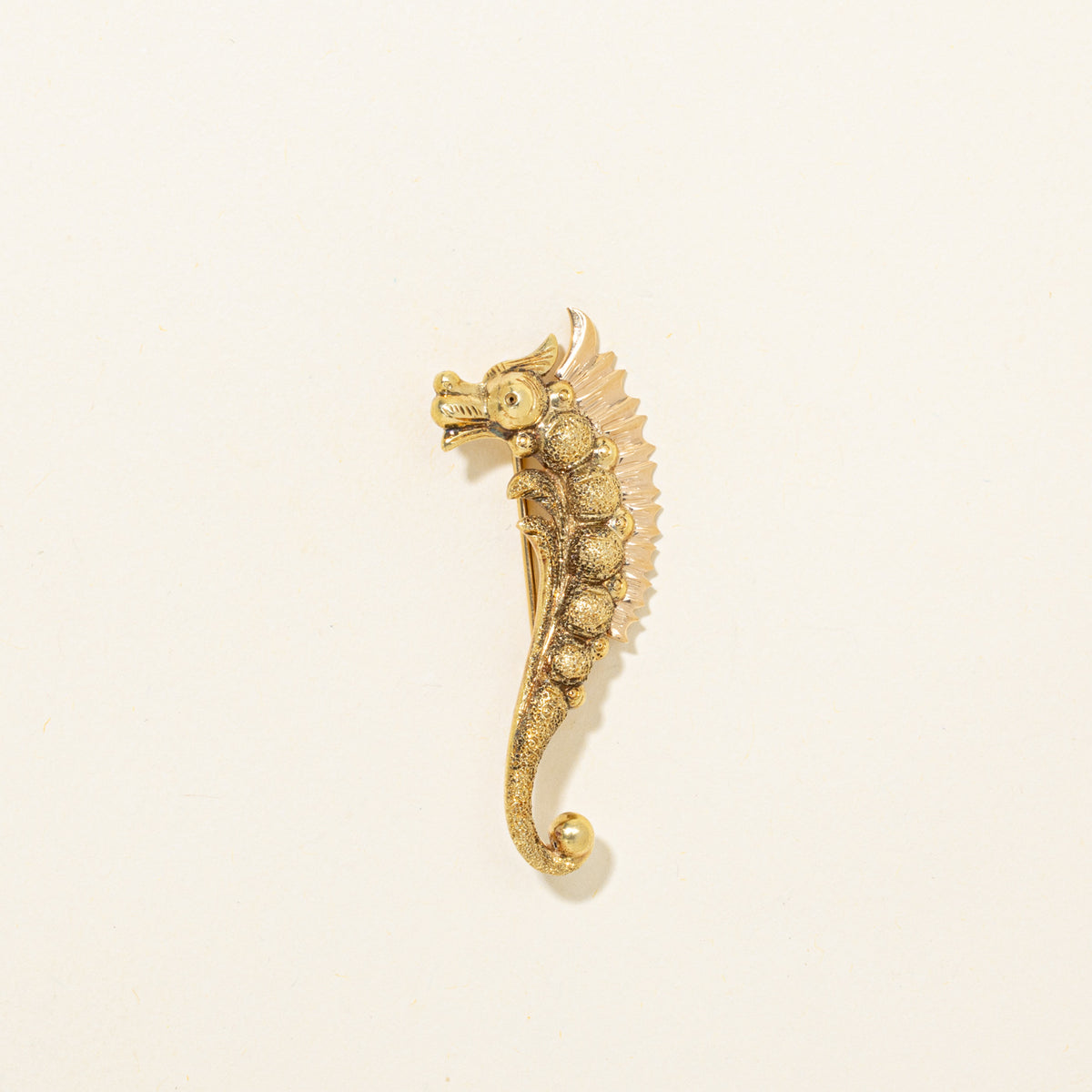 18k Yellow Gold Textured Seahorse Brooch