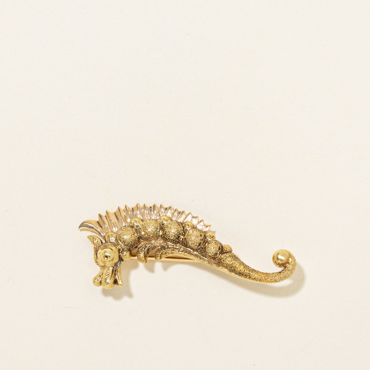 18k Yellow Gold Textured Seahorse Brooch