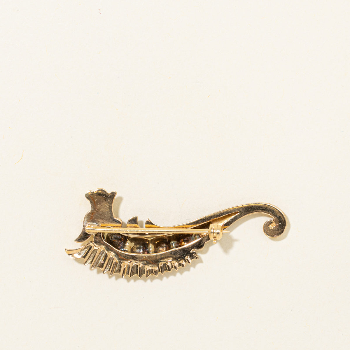 18k Yellow Gold Textured Seahorse Brooch