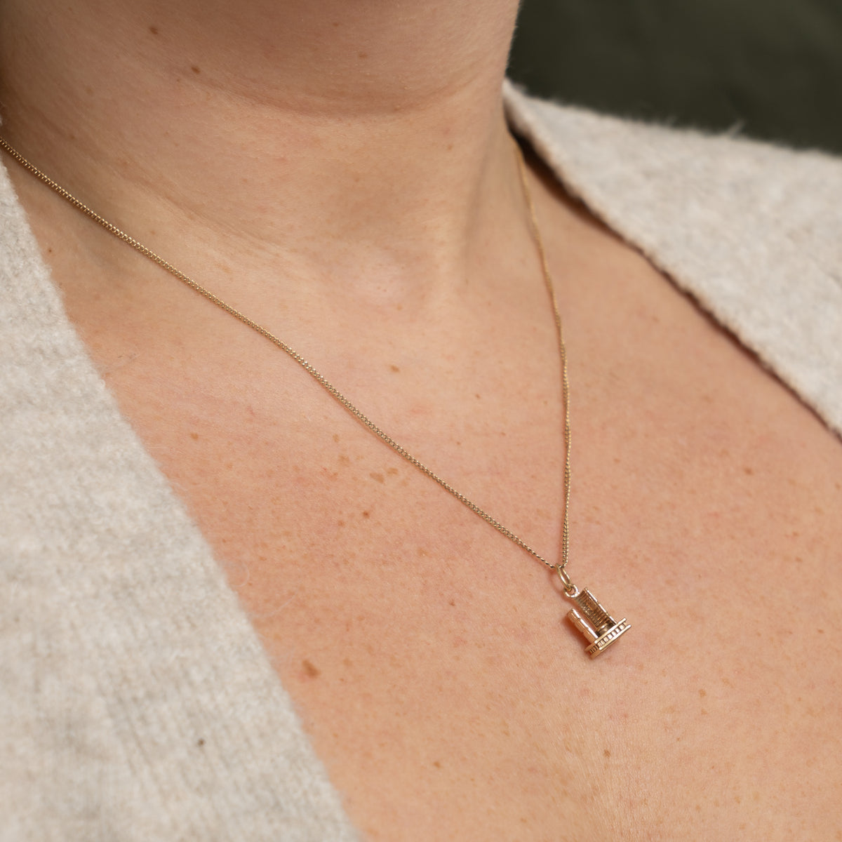 10k Yellow Gold Toronto City Hall Charm