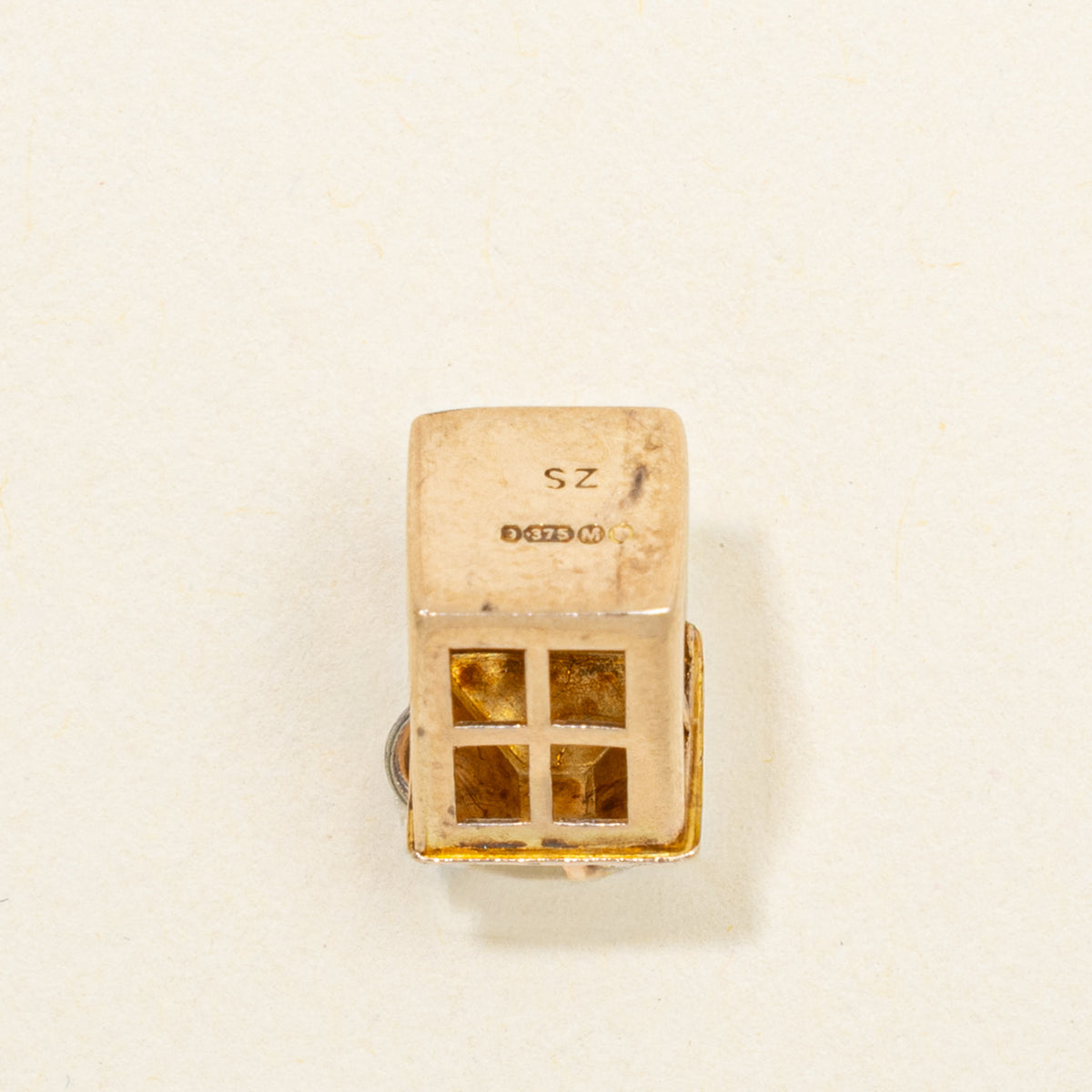 1947 London 9k Lantern Charm