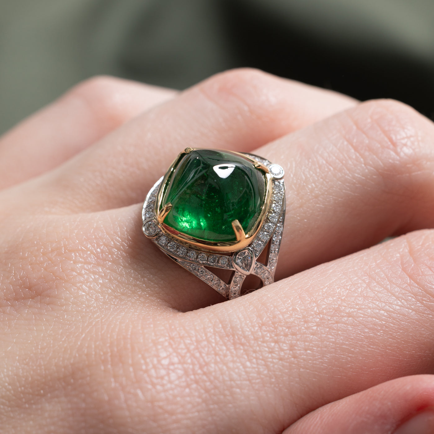 14.90ct GRS Untreated Sugerloaf Tsavorite Garnet & Diamond Ring | GRS 14.90ct | 0.71ctw | SZ 7