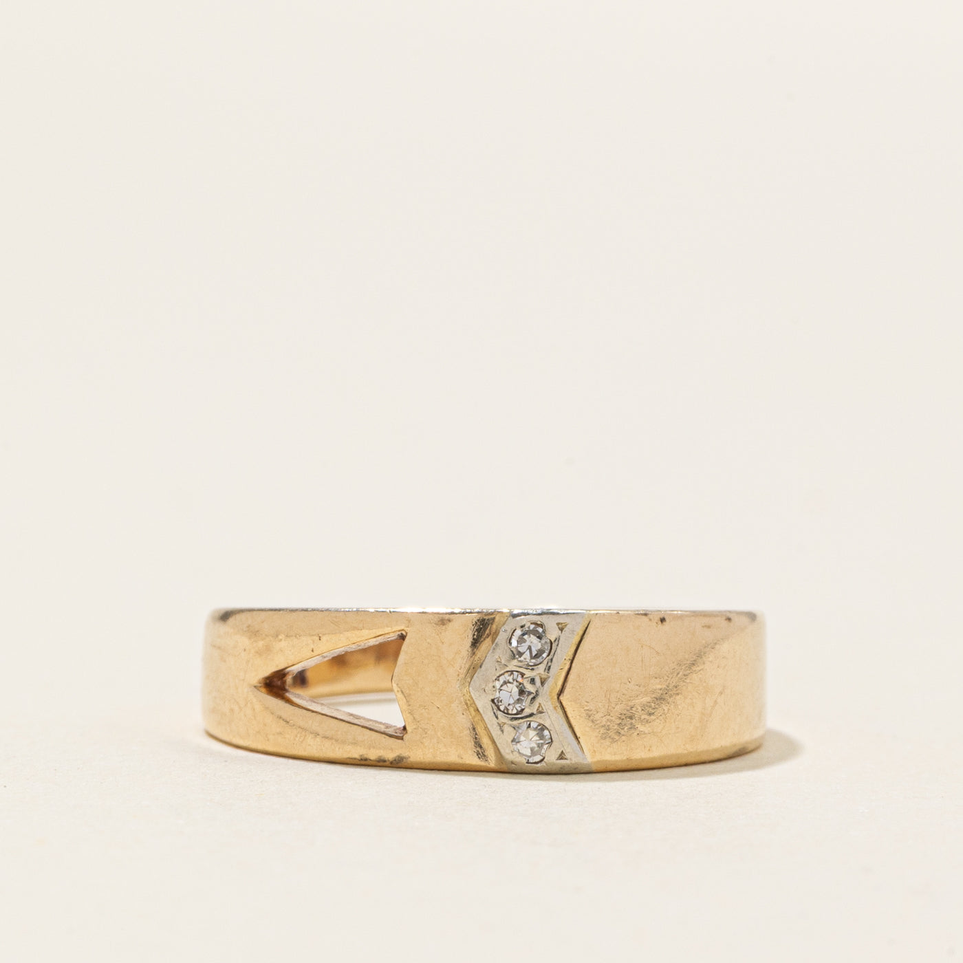 Three Stone Diamond Arrow Design Band | SZ 7