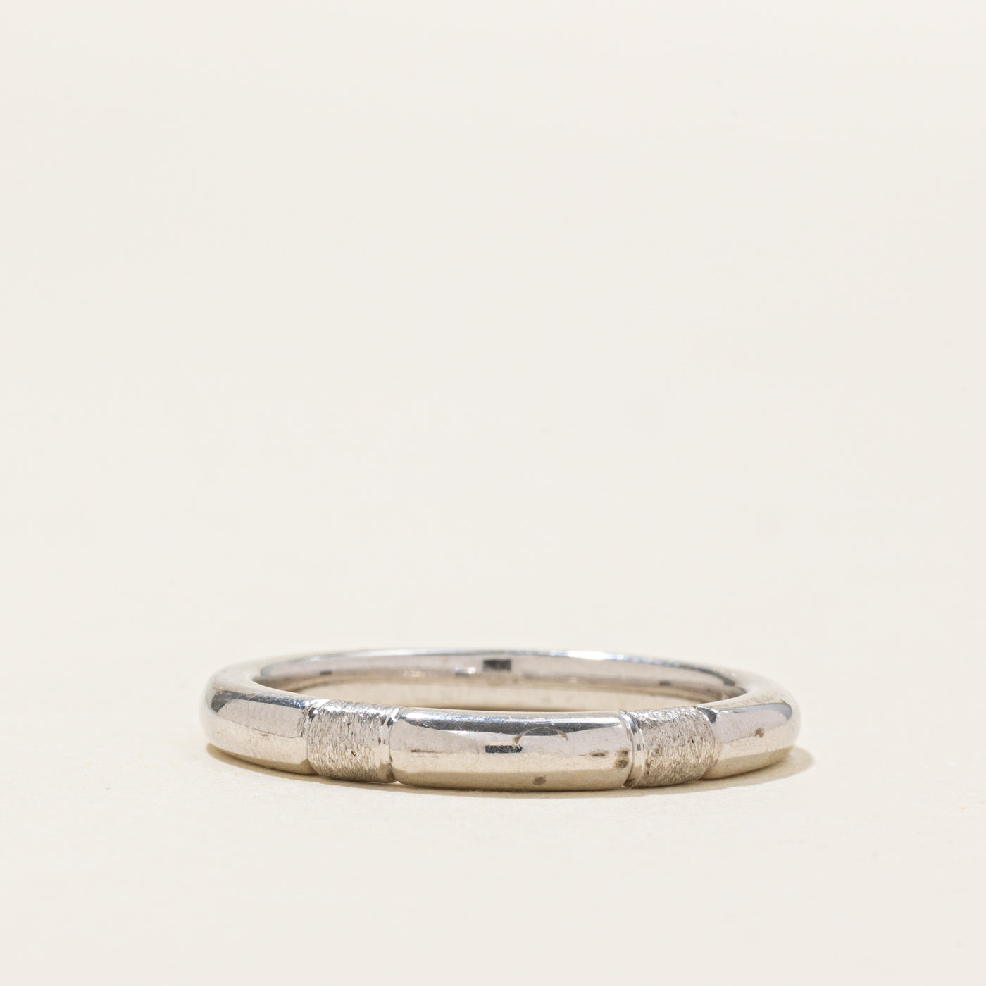 14k White Gold Textured Band | SZ 8