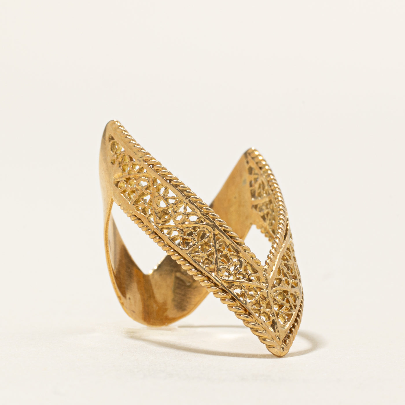 18k Yellow Gold Textured Chevron Ring | SZ 5.75