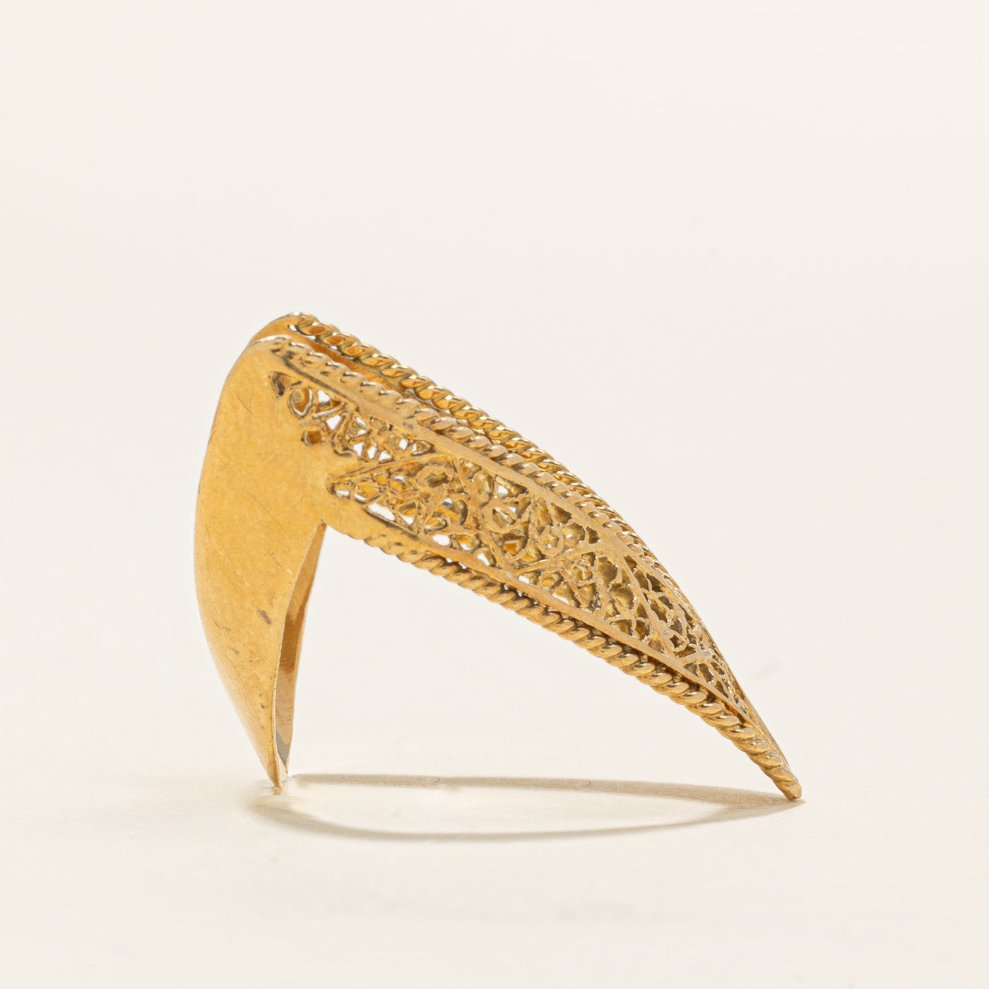 18k Yellow Gold Textured Chevron Ring | SZ 5.75