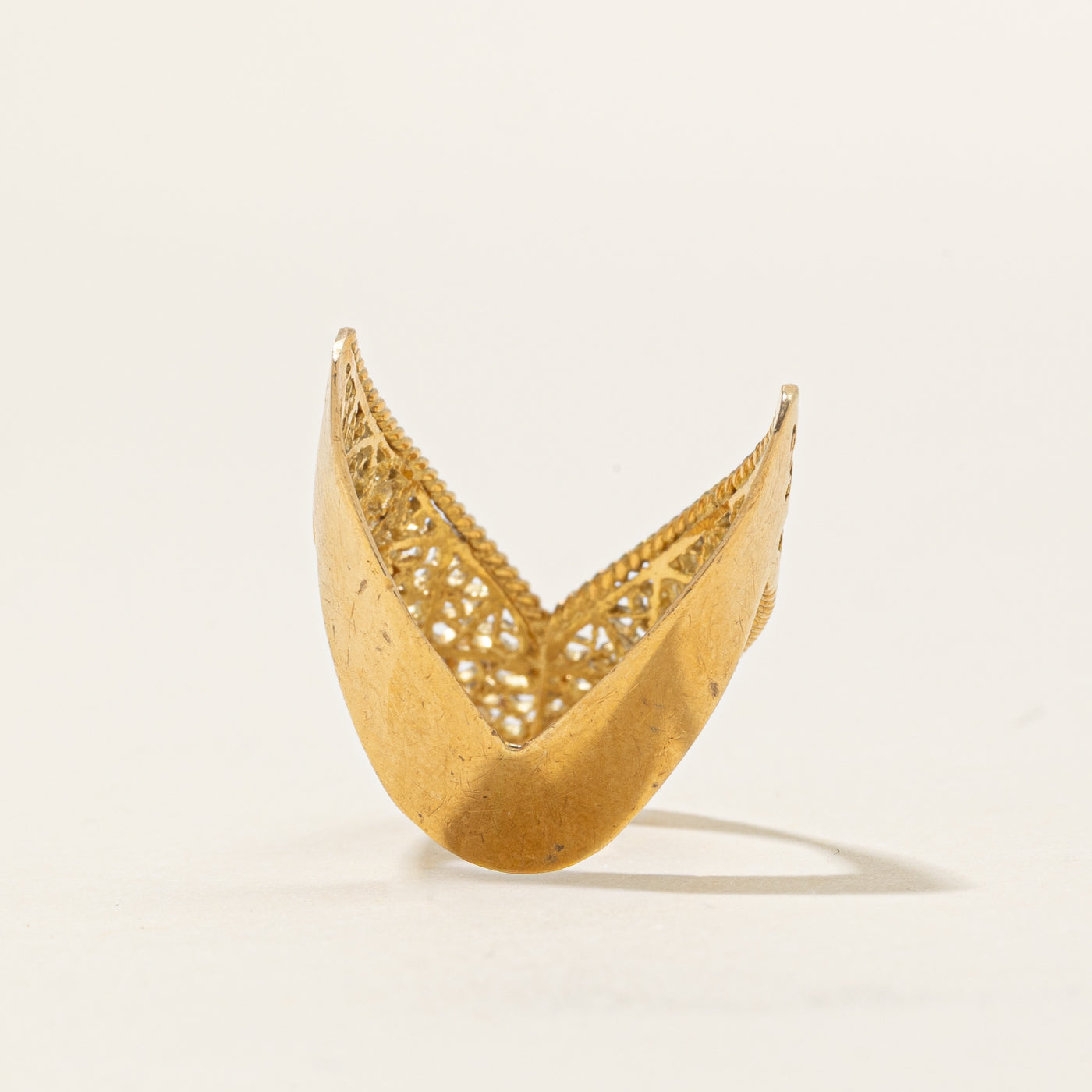 18k Yellow Gold Textured Chevron Ring | SZ 5.75