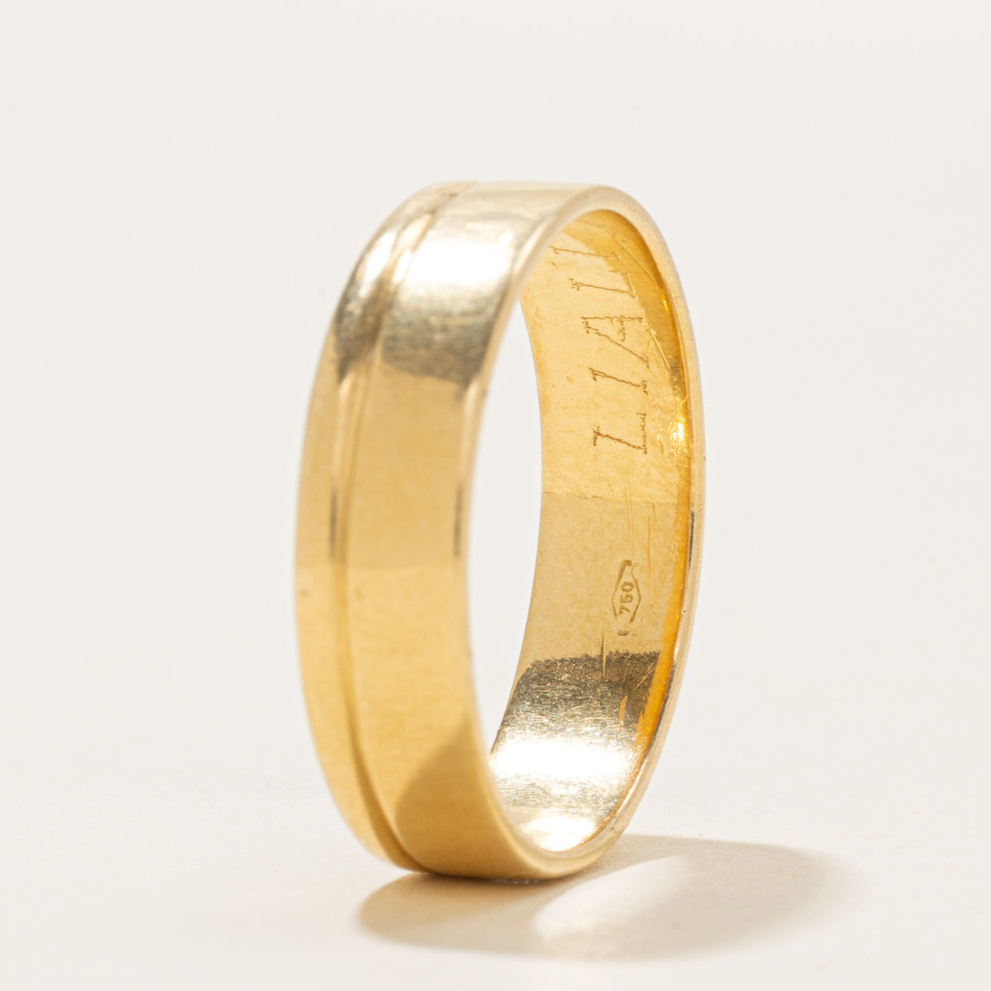 18k Flush Set Diamond Grooved Band | SZ 11.5