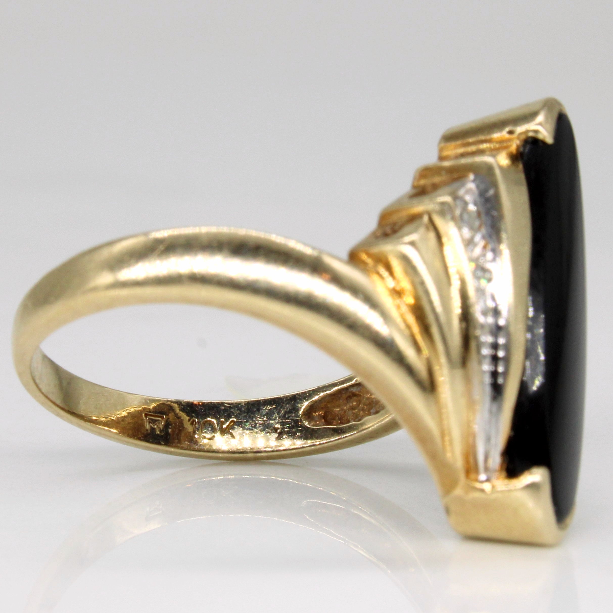 Bague cocktail en onyx et diamants | 1,75 ct, 0,02 ct au total | Taille 7,25 | 