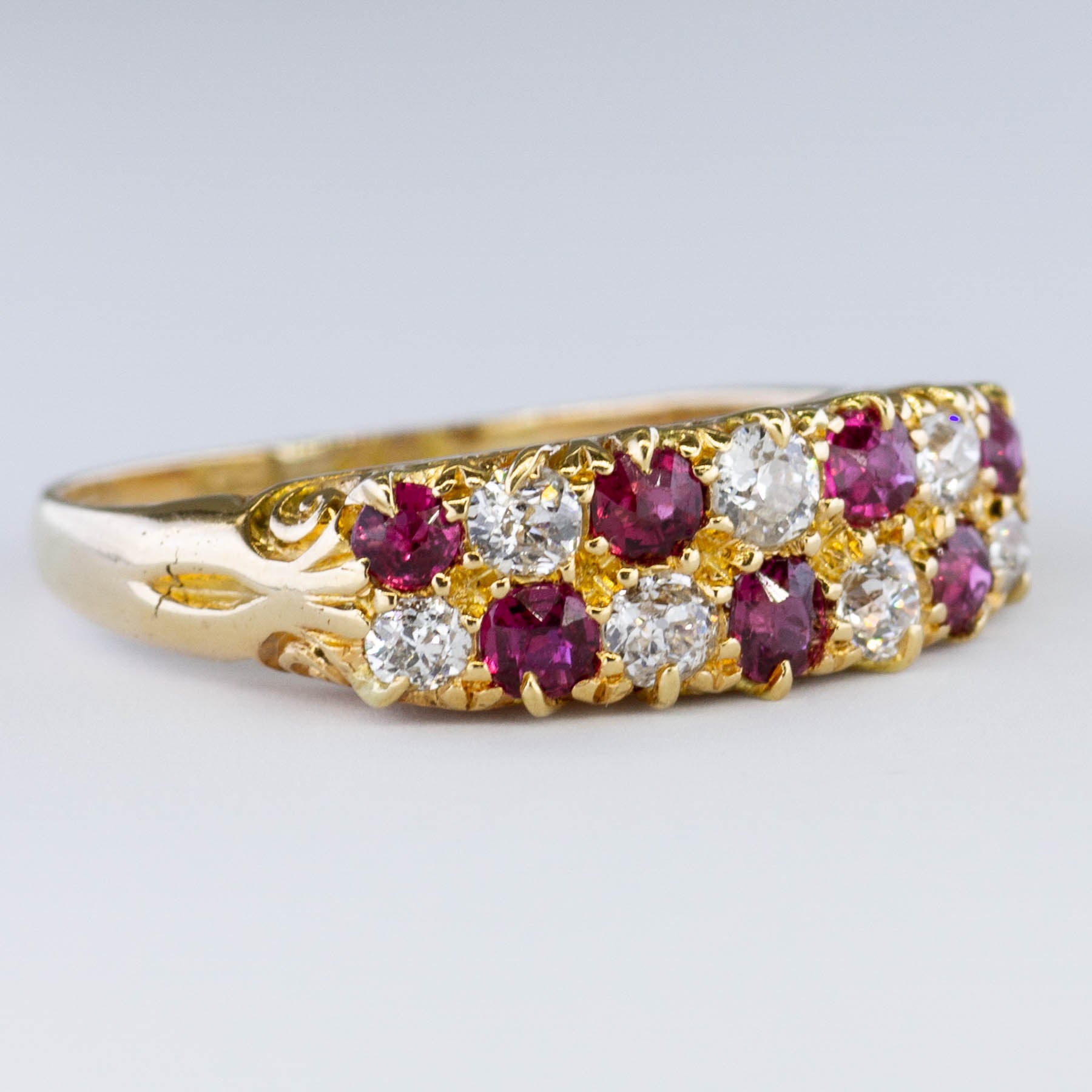 Bague filigranée en rubis et diamants du début du XXe siècle | 0,42 ct, 0,28 ct | Taille 7,5 | 