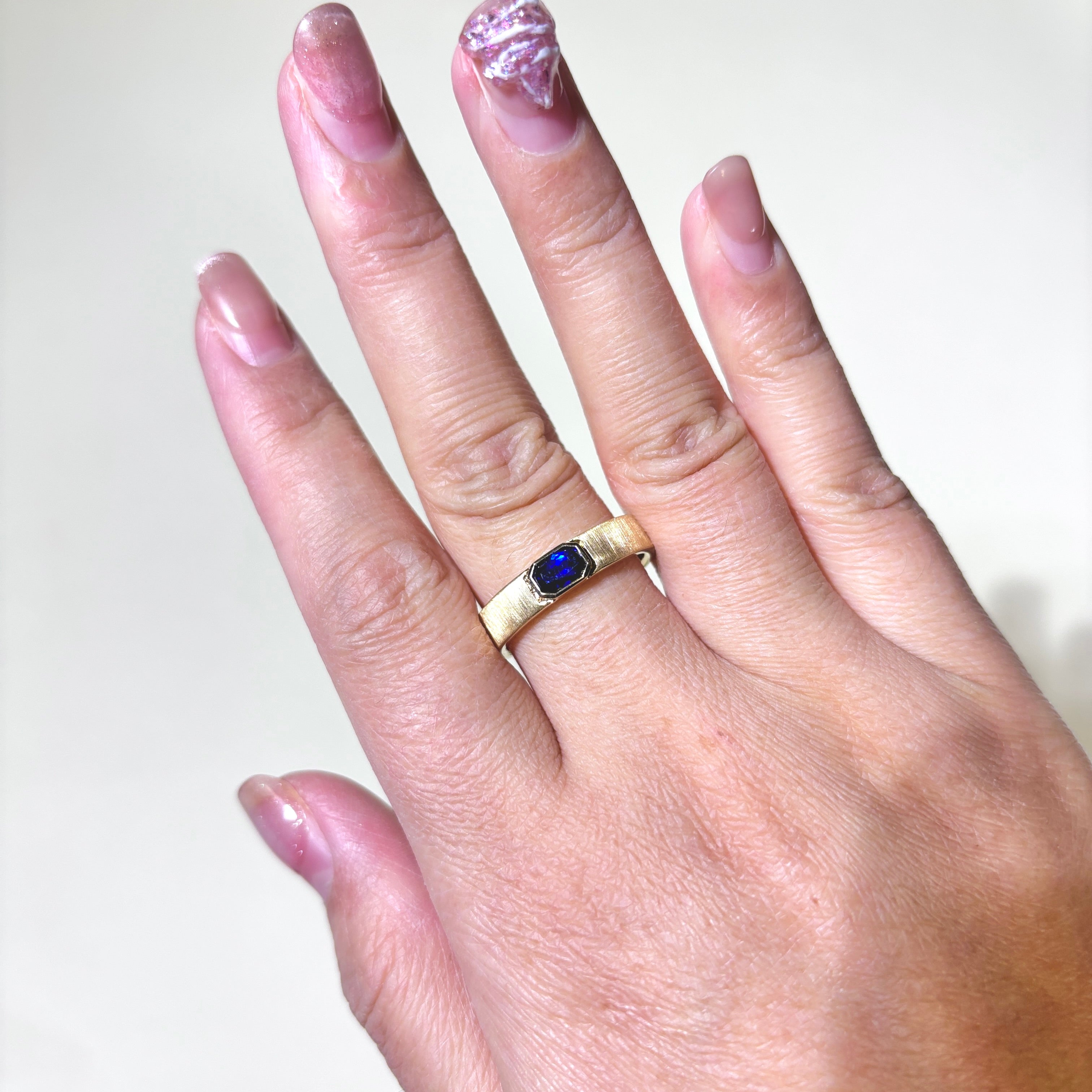 18k East West Synthetic Sapphire Ring | 0.61ct | SZ 9.5