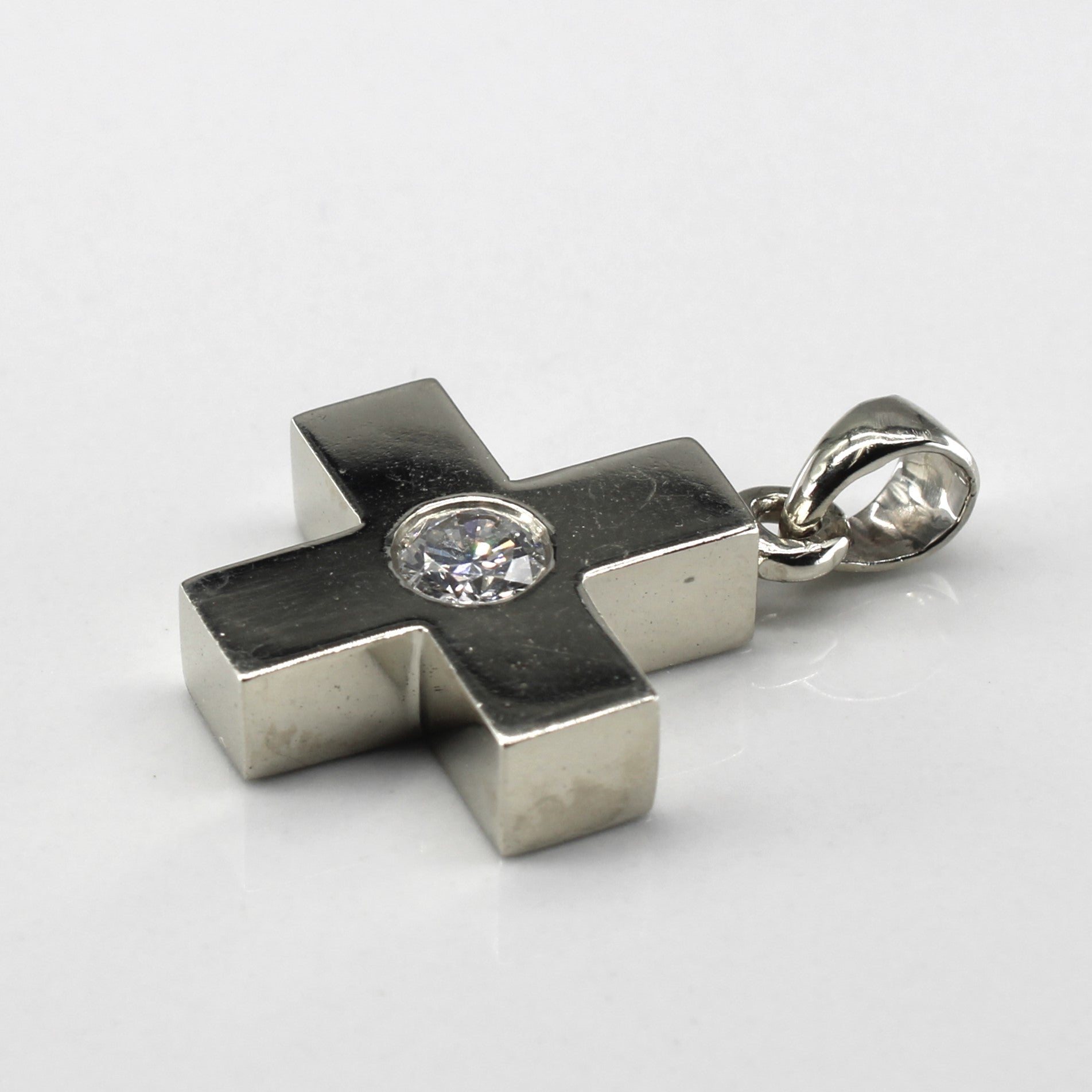 Solitaire Diamond Cross Pendant | 0.50ct |