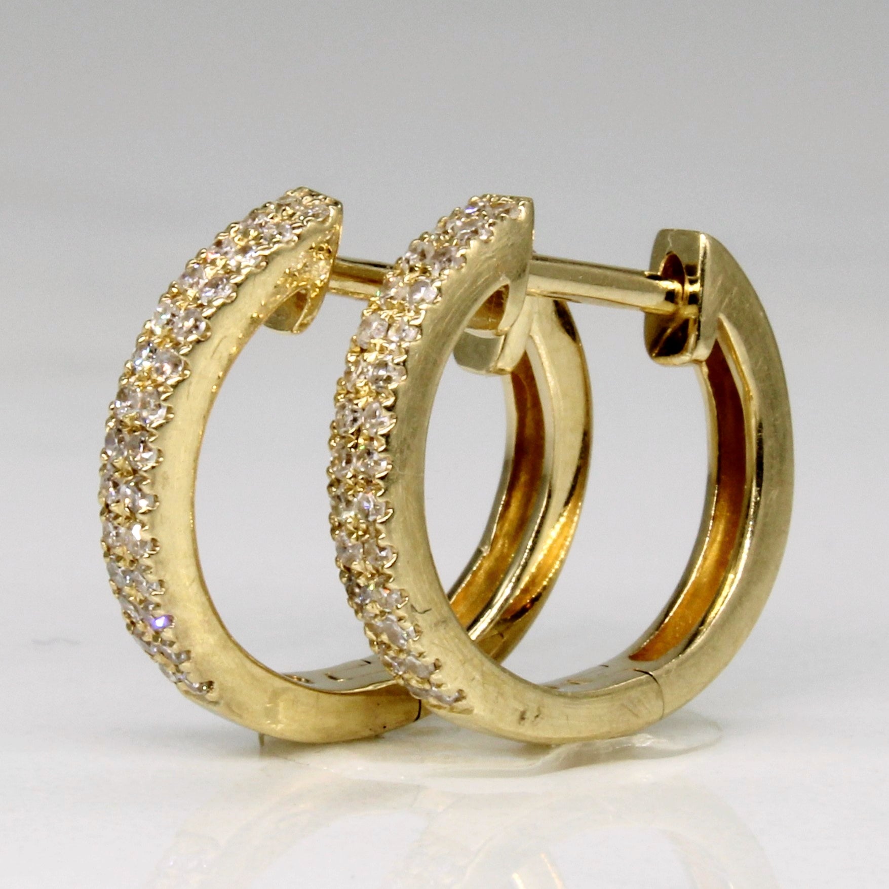 Boucles d'oreilles créoles en or jaune et diamants | 0,14 ct au total | 