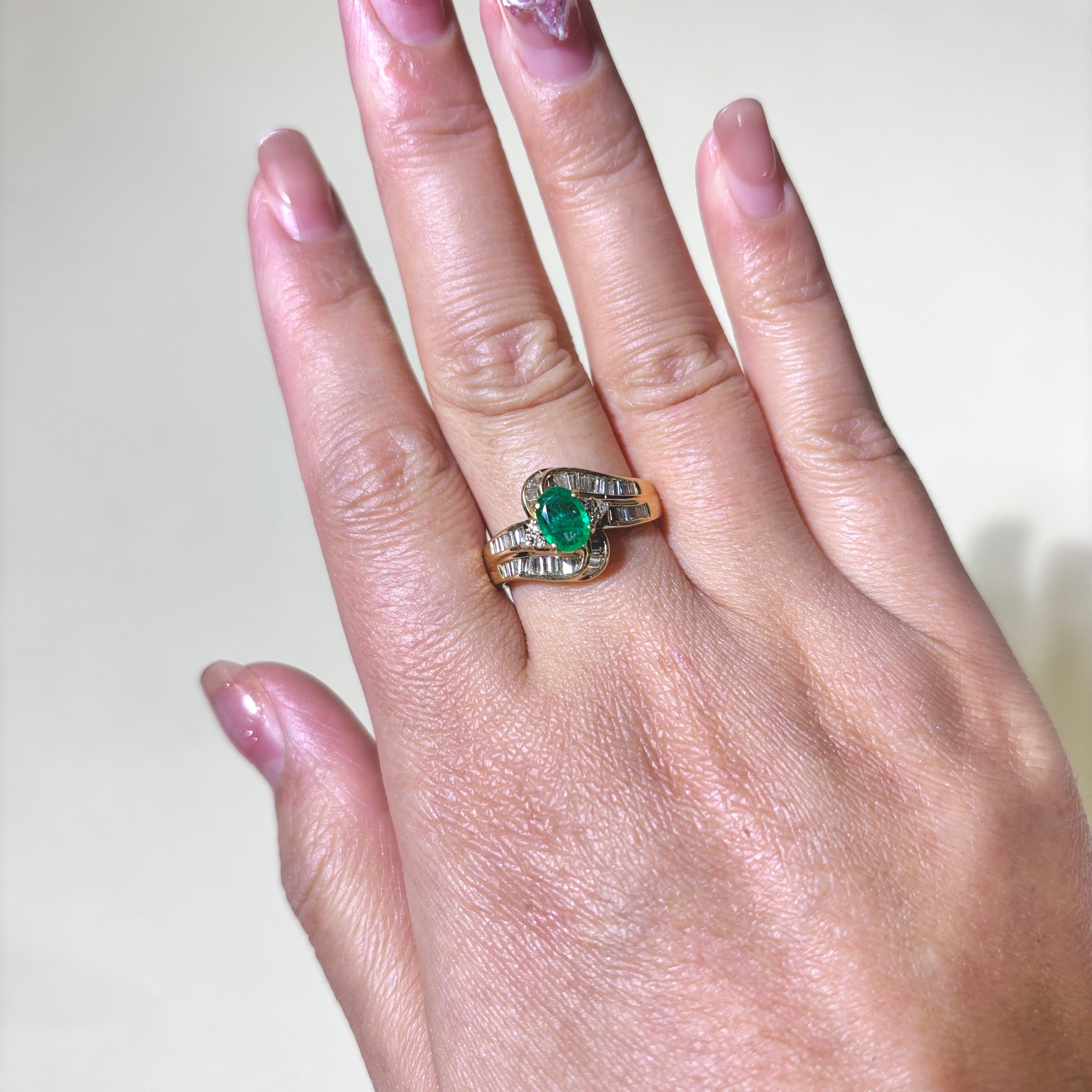 Bague en or jaune 14 carats sertie d'émeraudes et de diamants (0,54 ct, 0,76 ct au total) | Taille 9 