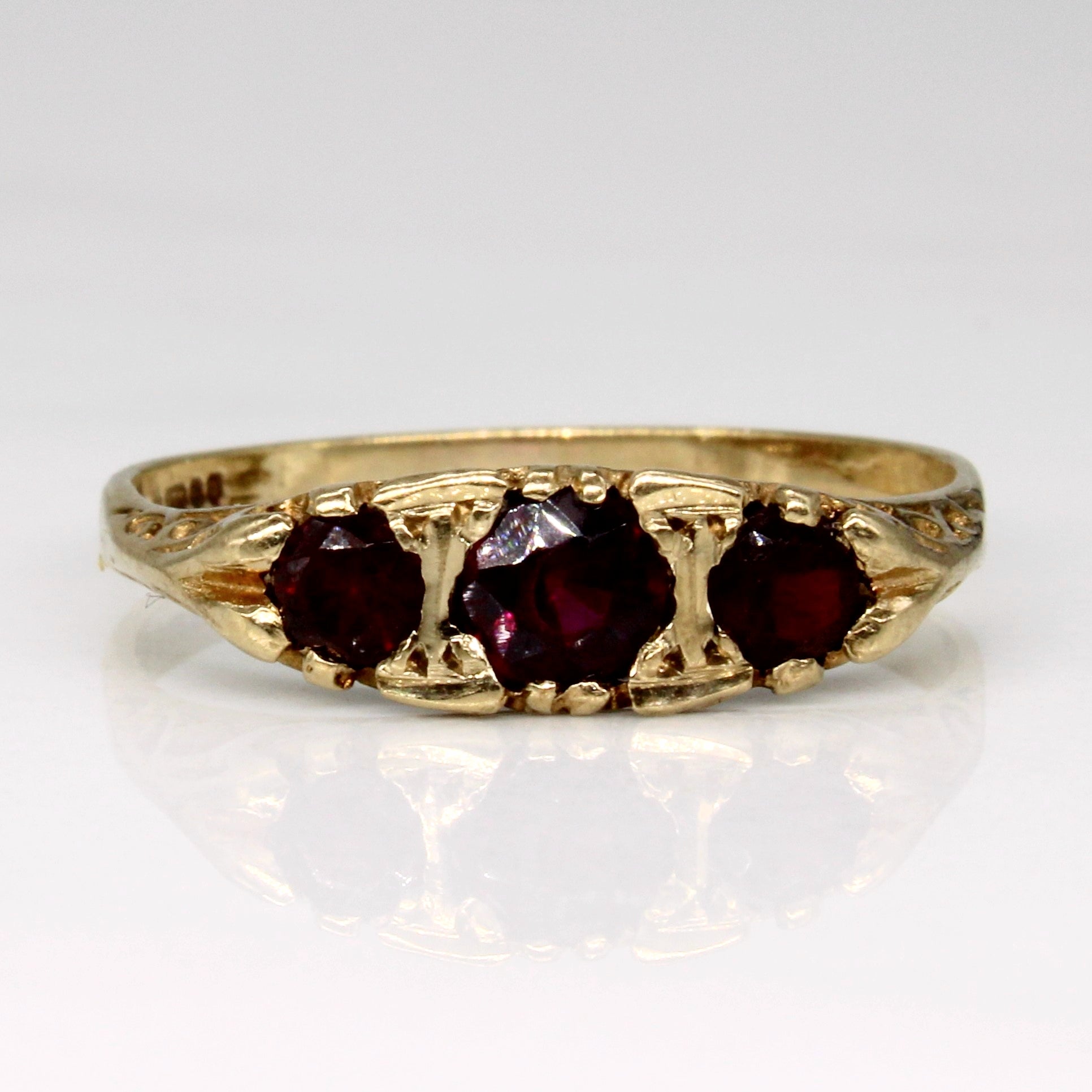 Bague trois pierres en grenat poinçonnée | 0,58 ct | Taille 8,5 | 