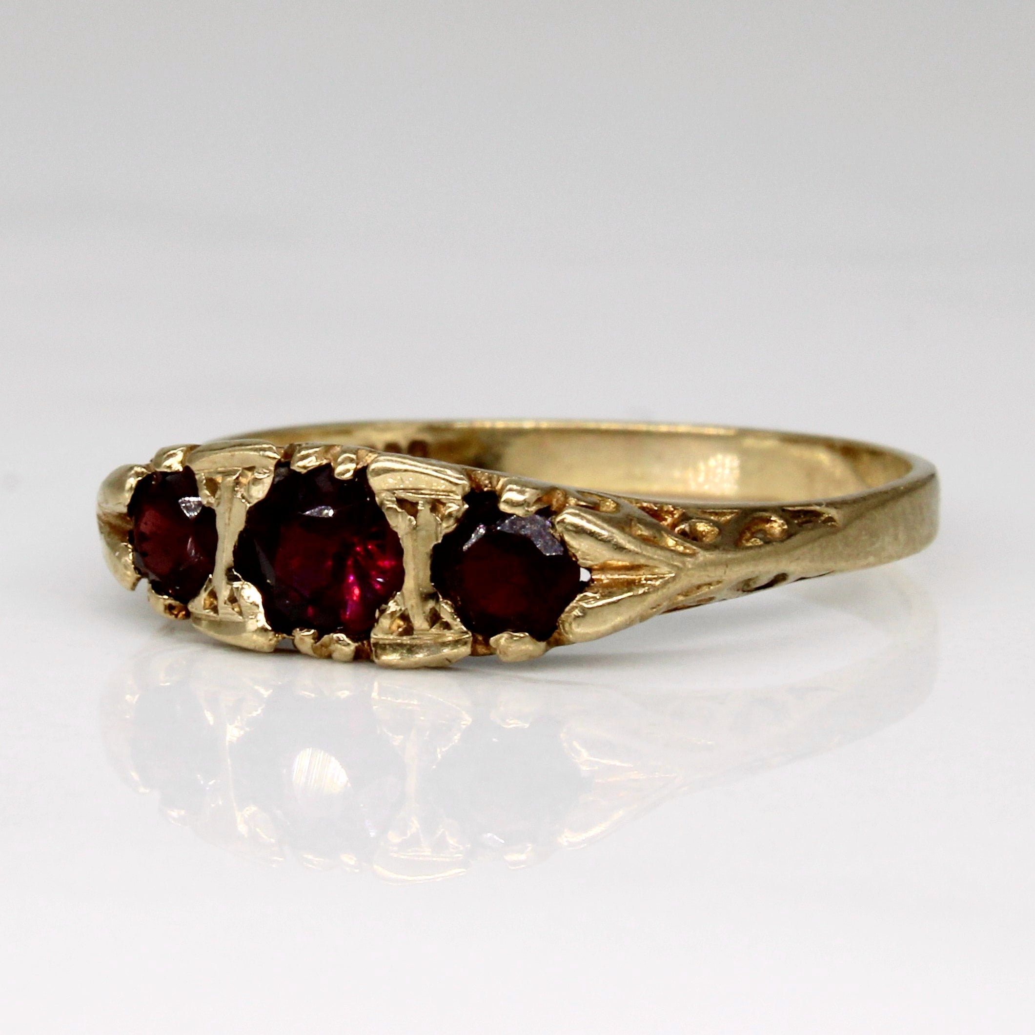Bague trois pierres en grenat poinçonnée | 0,58 ct | Taille 8,5 | 