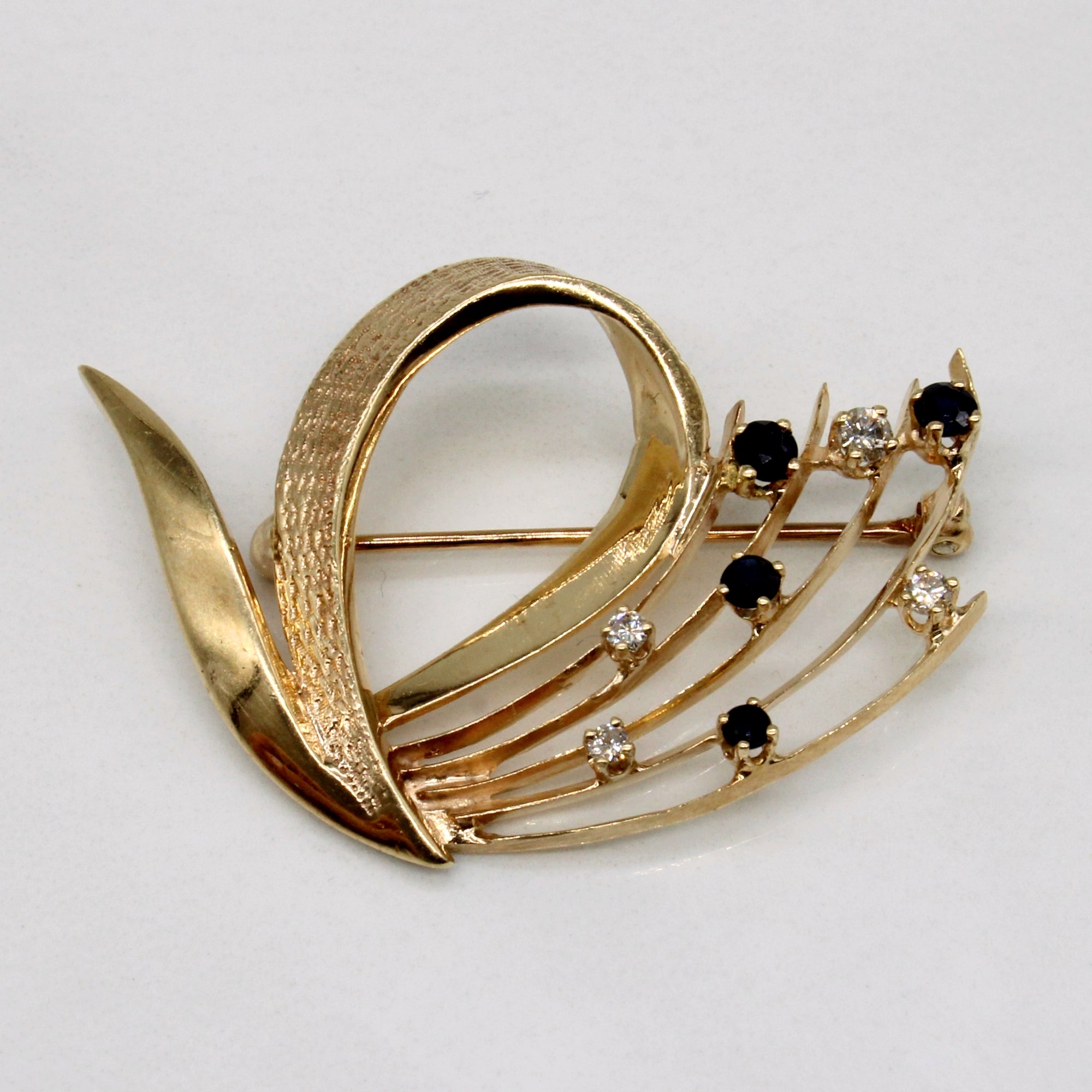 Sapphire & Diamond Brooch | 0.20ctw, 0.10ctw |