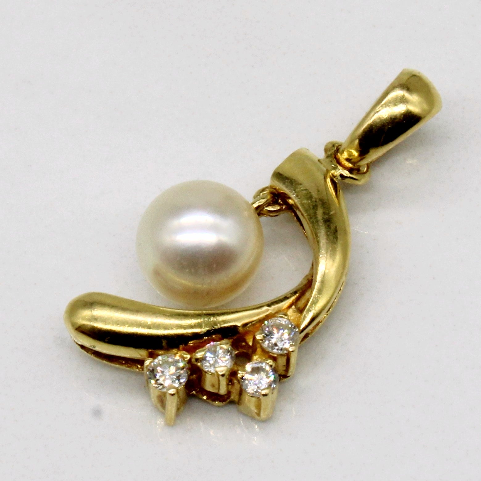 Pearl & Diamond Pendant | 0.11ctw |
