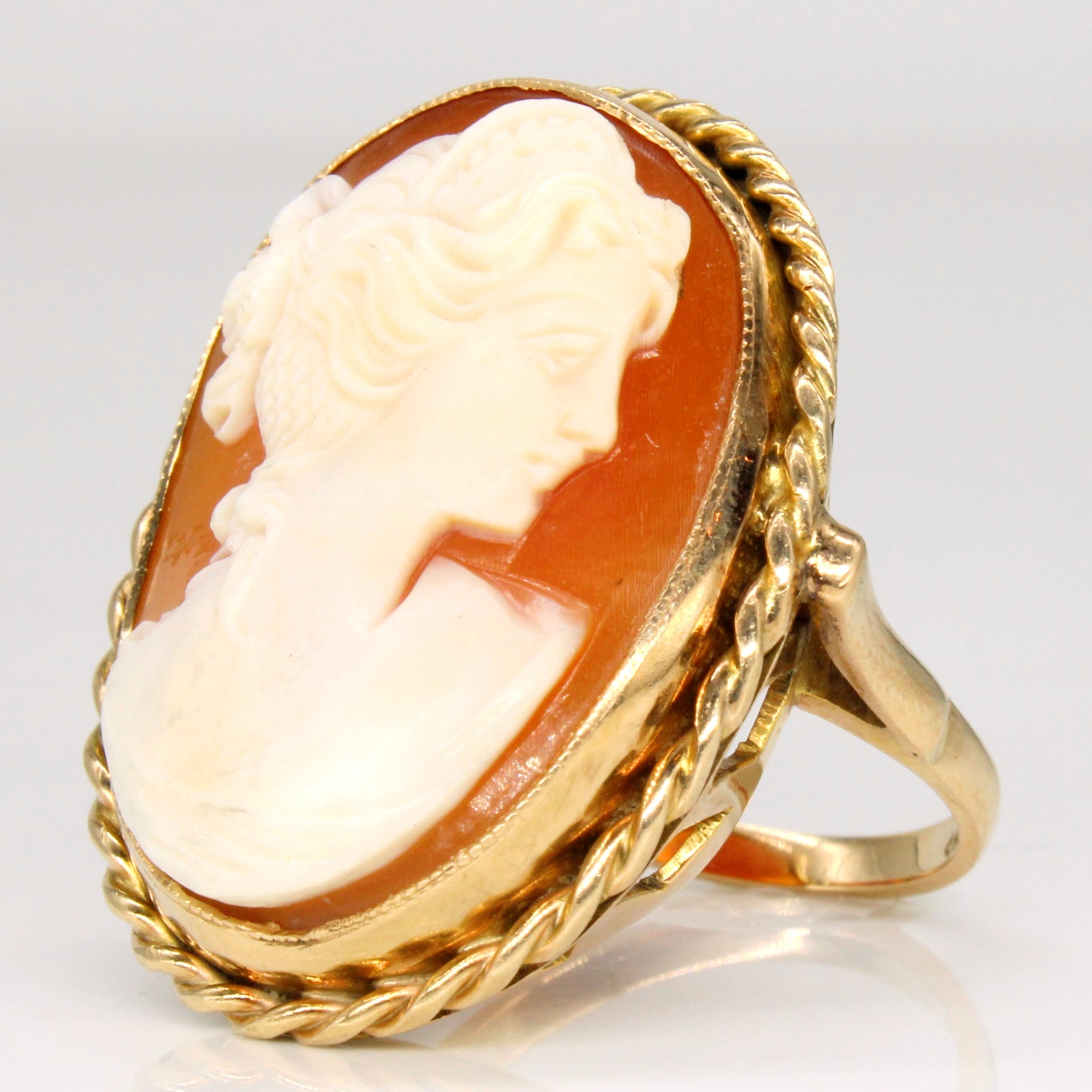 Carved Shell Cameo Cocktail Ring | 15.00ct | SZ 6.5 |