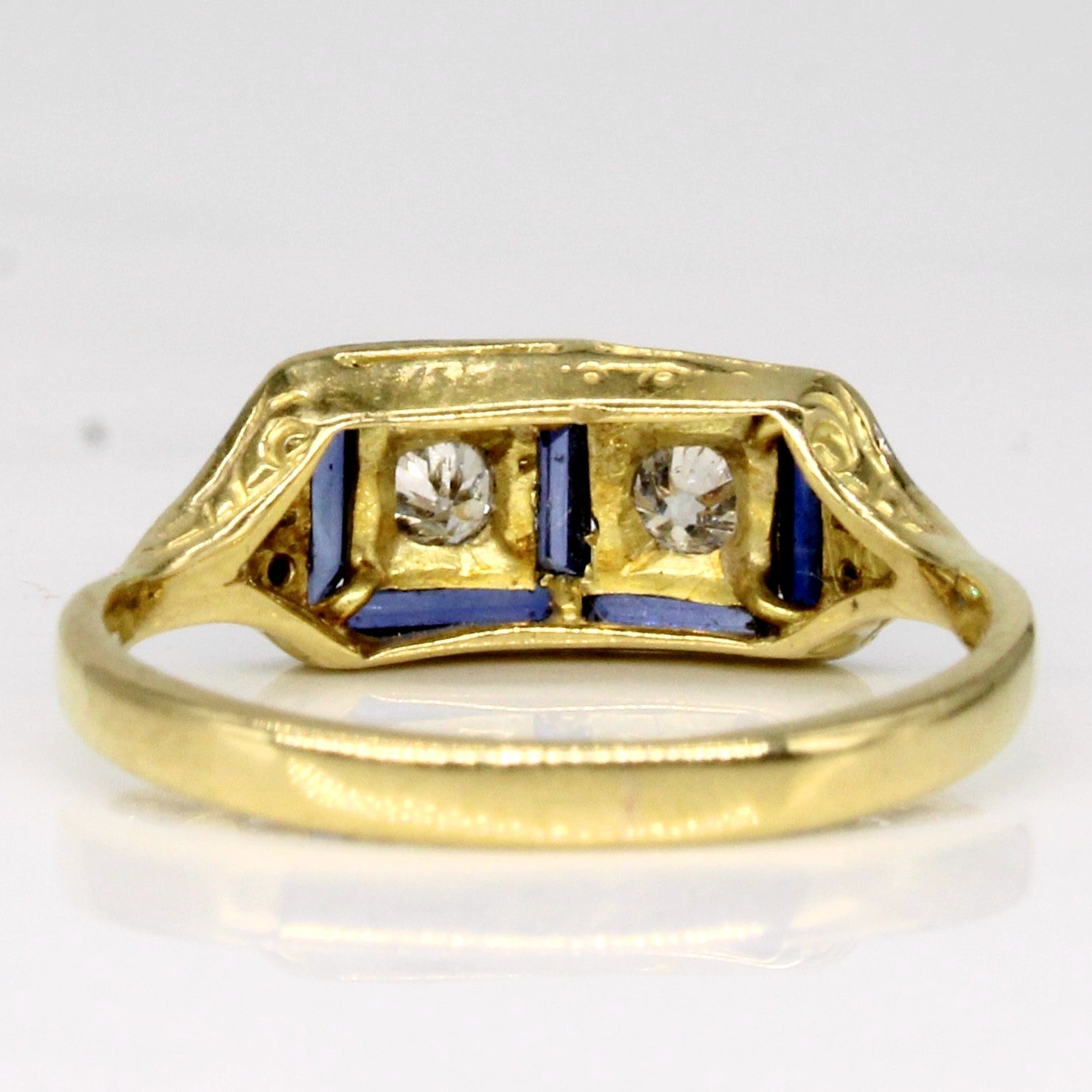 Bague en saphir synthétique et diamants des années 1930 | 0,24 ct, 0,12 ct | Taille 4 | 