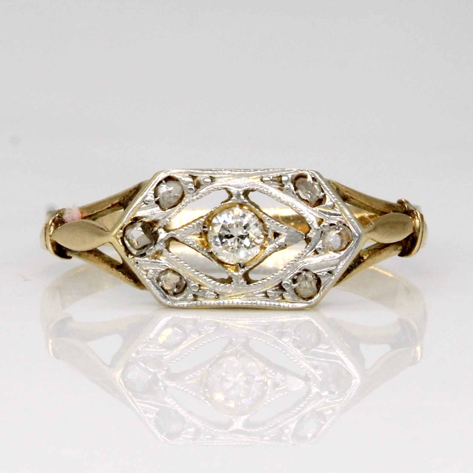 Art Deco Diamond Ring | 0.12ctw | SZ 6 |