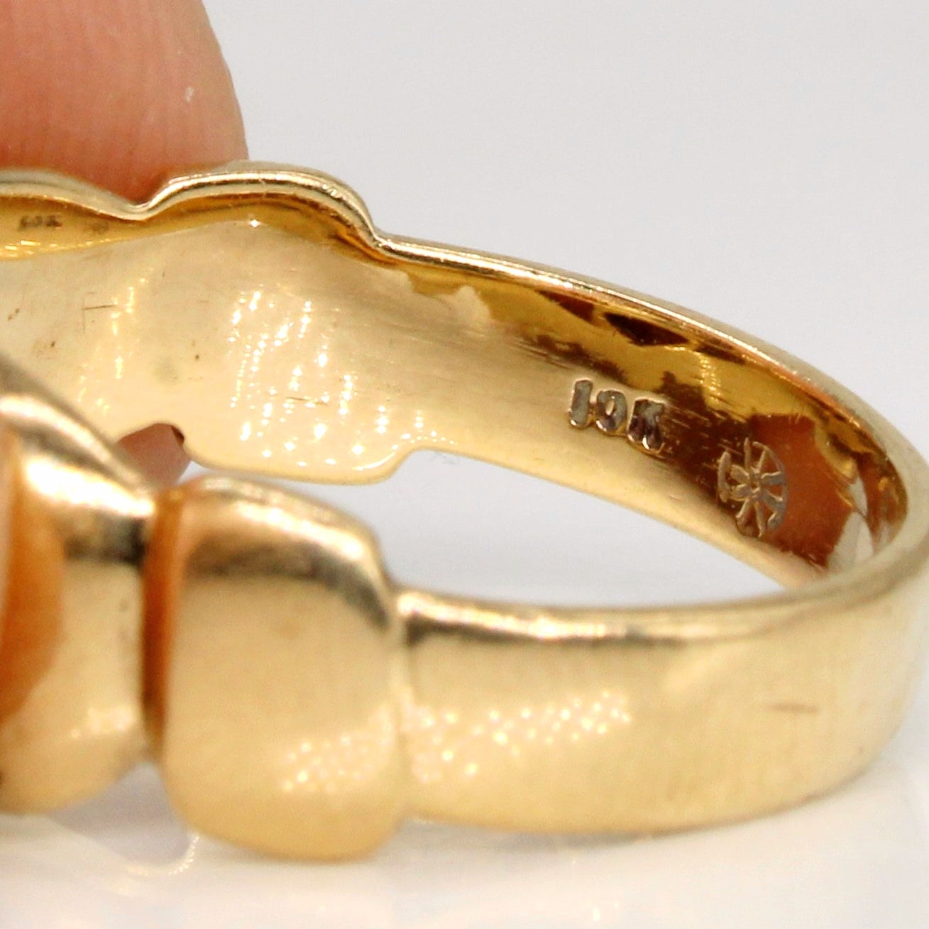 10k Yellow Gold Garnet Claddagh Ring | 0.25ct | SZ 5.5